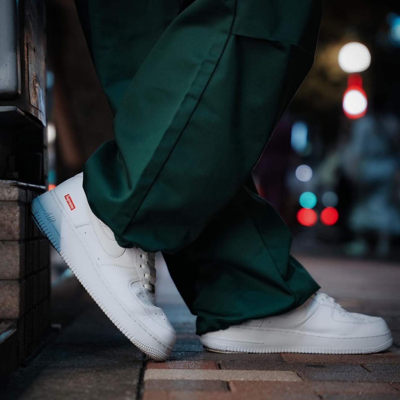 Nike x Supreme Air Force 1 Low White 착용 스타일 - 4