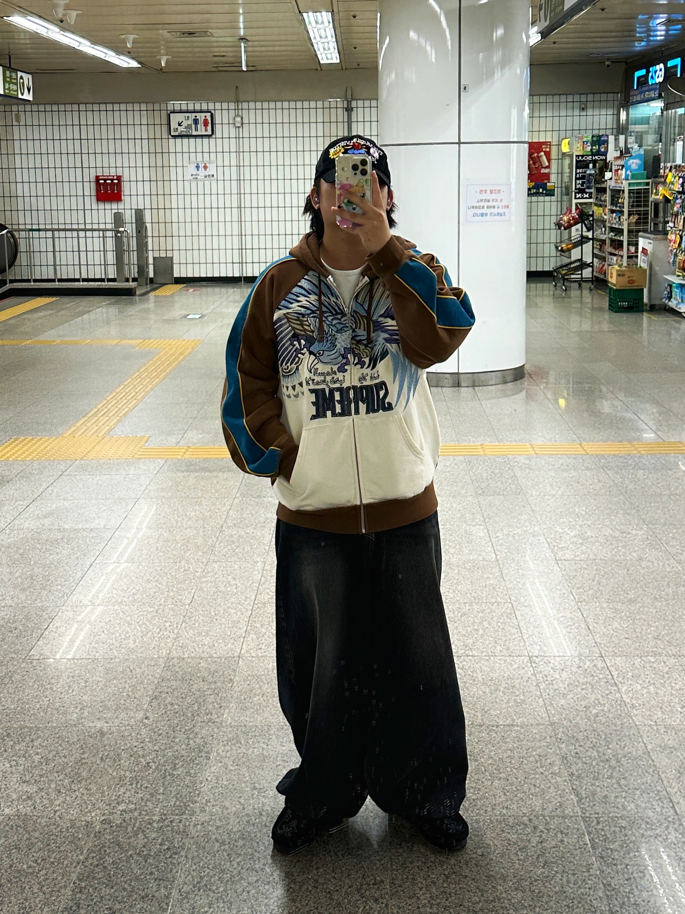 Supreme Falcon Raglan Zip Up Hooded Sweatshirt Natural - 23SS, NewJeans x The Powerpuff Girls iPhone 14 Pro Case Haerin 착용 스타일 - 1