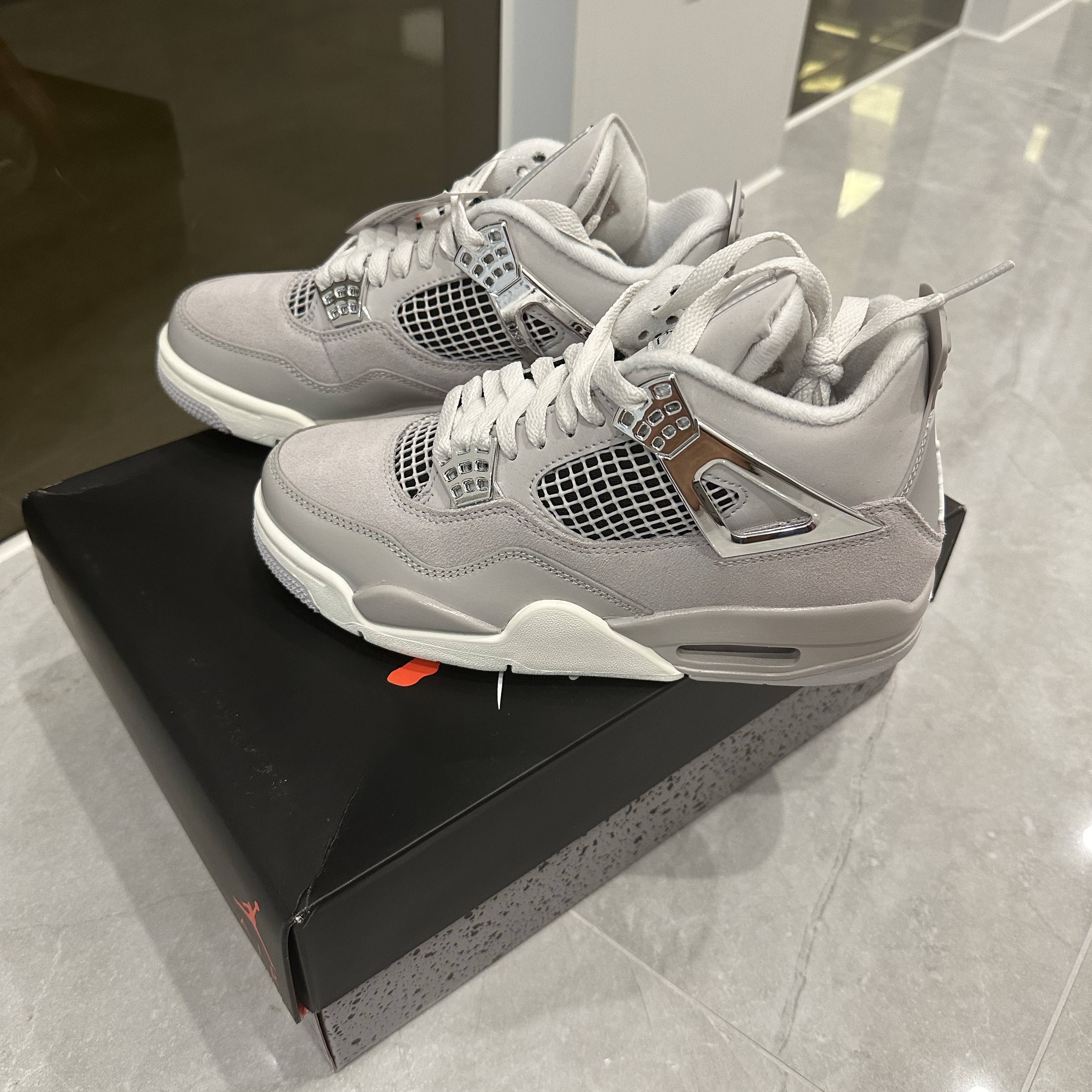 (W) Jordan 4 Retro Frozen Moments 착용 스타일 - 2