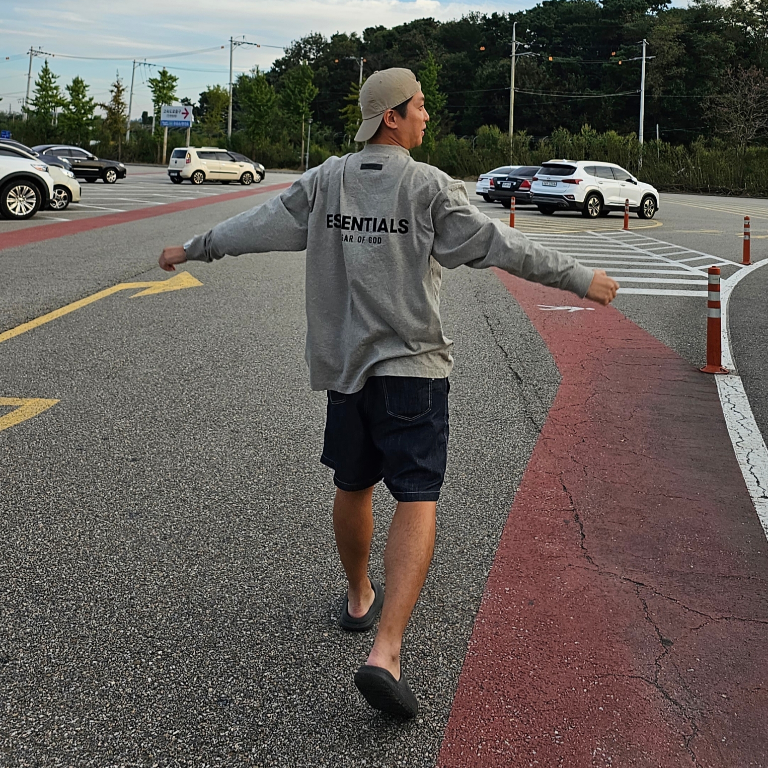 Essentials The Core Collection Long Sleeve T-Shirt Dark Oatmeal, Adidas Yeezy Slide Onyx 착용 스타일