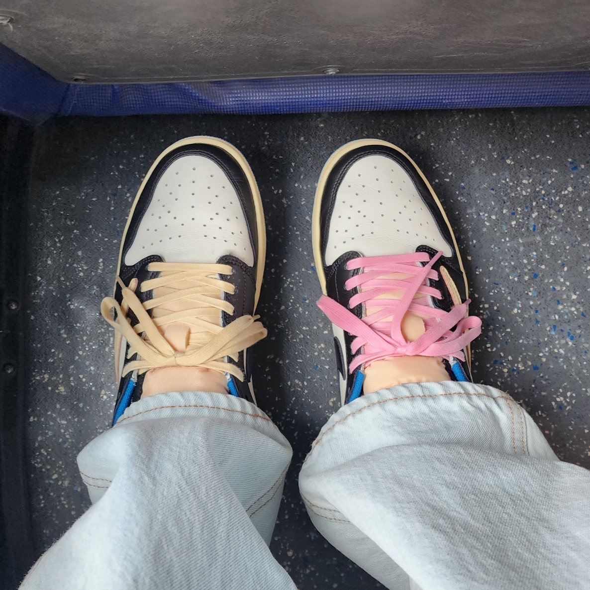 Jordan 1 x Travis Scott x Fragment Retro Low OG SP Military Blue 착용 스타일 - 1
