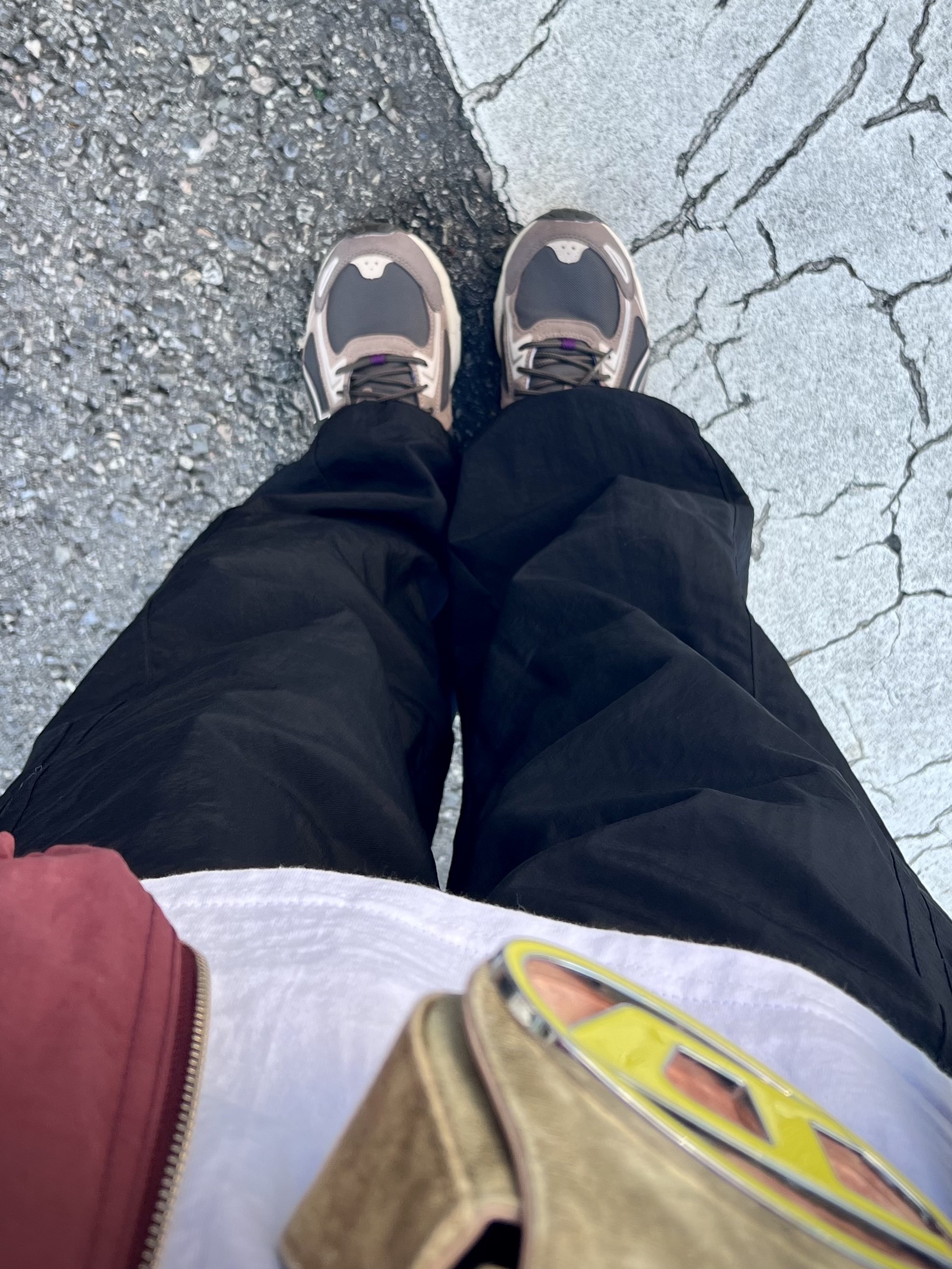Stussy Wave Dye Beach Shell Jacket Maroon, Supreme x Koss Portapro Headphones Silver - 23FW 착용 스타일 - 5
