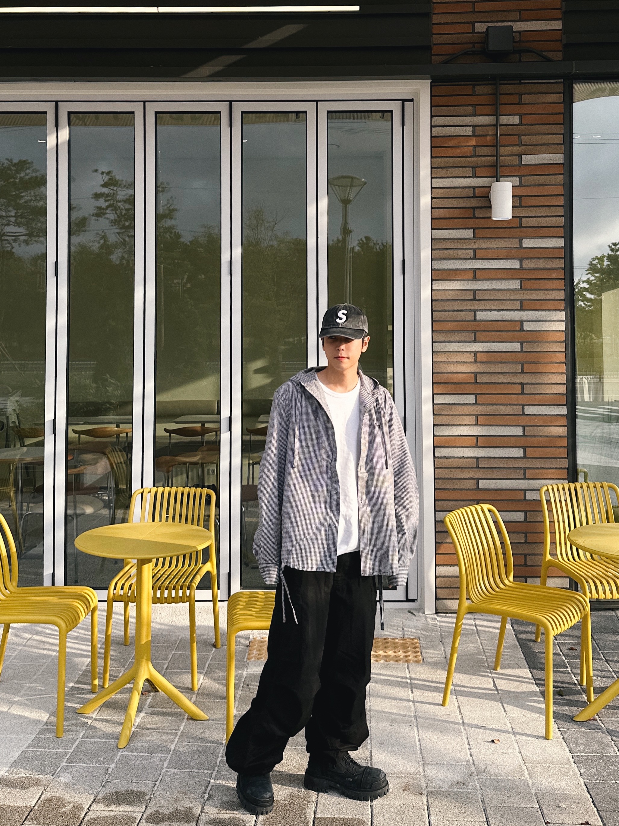 Supreme Pigment Print S Logo 6-Panel Black - 23FW, Supreme Pigment Canvas S Logo 6-Panel Black - 23SS 착용 스타일 - 1