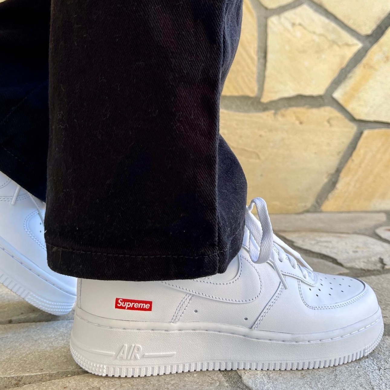 Nike x Supreme Air Force 1 Low White 착용 스타일 - 3