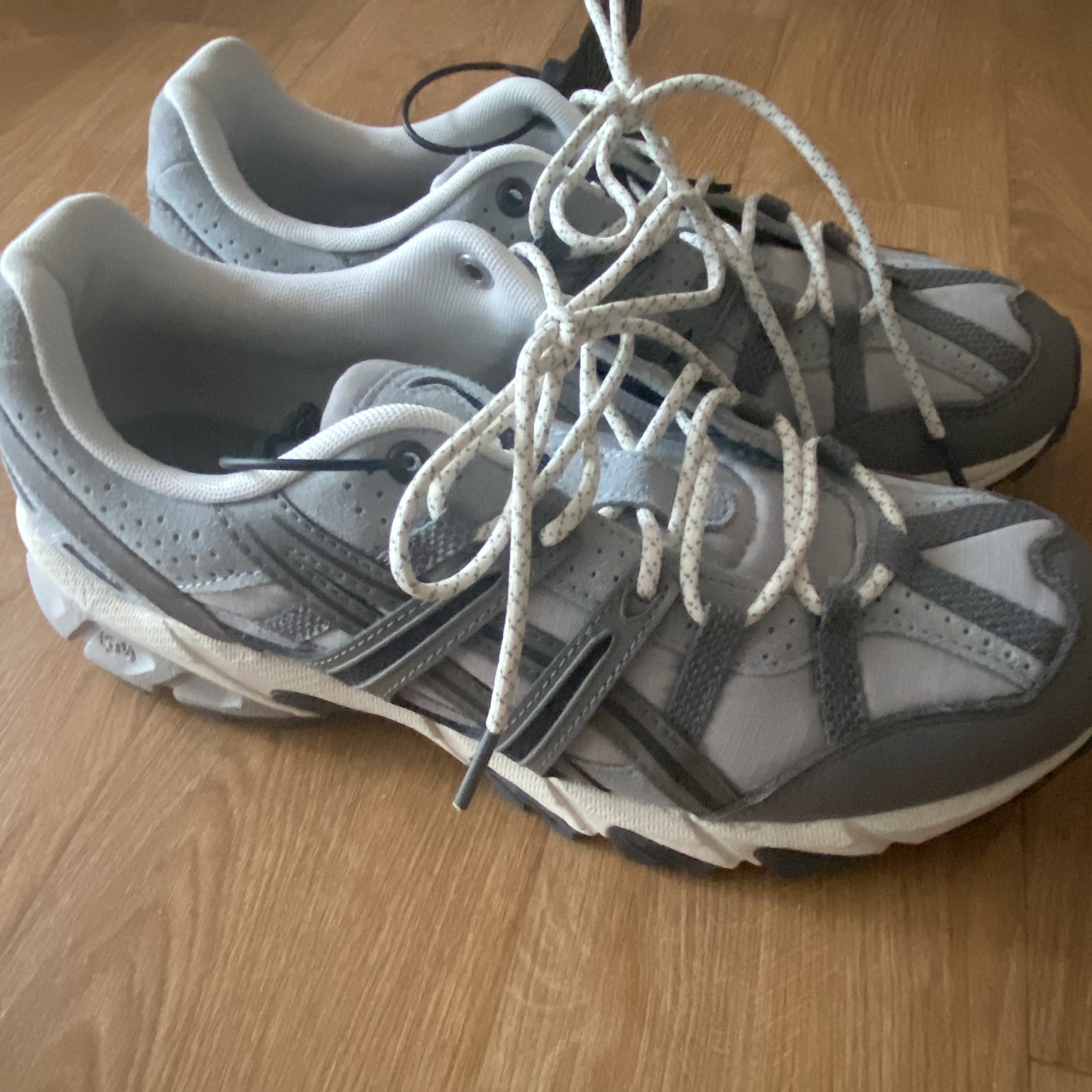 Asics Gel-Sonoma 15-50 Oyster Grey Clay Grey 착용 스타일