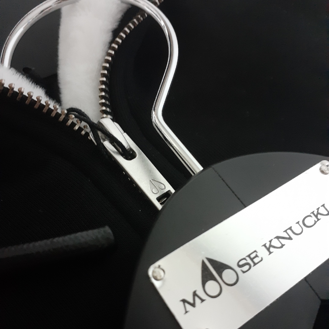 Moose Knuckles Classic Bunny 3 White Lining Zip Hoodie Black - 22FW 착용 스타일 - 1