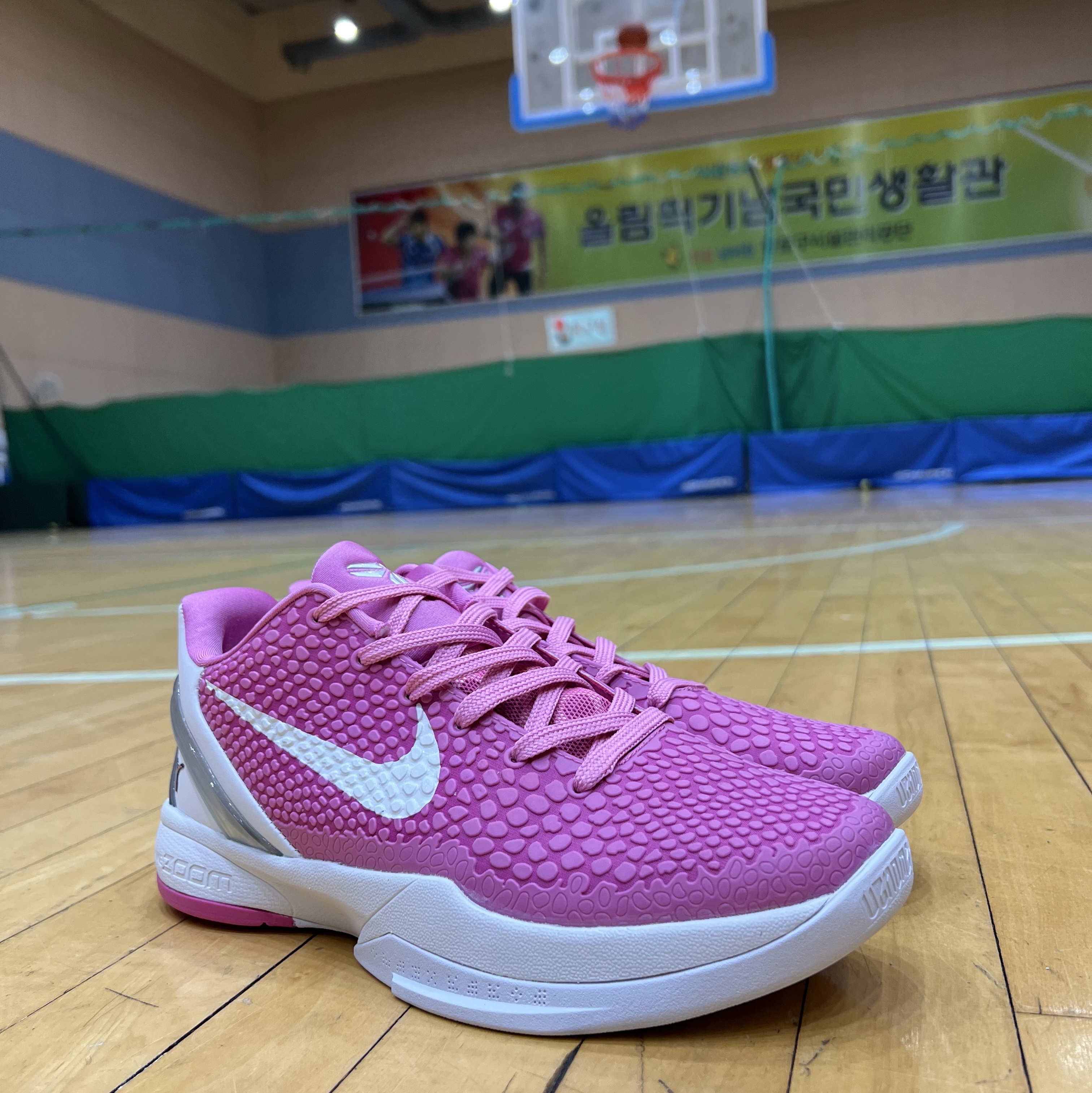 Nike Zoom Kobe VI Kay Yow Think Pink 착용 스타일 - 1