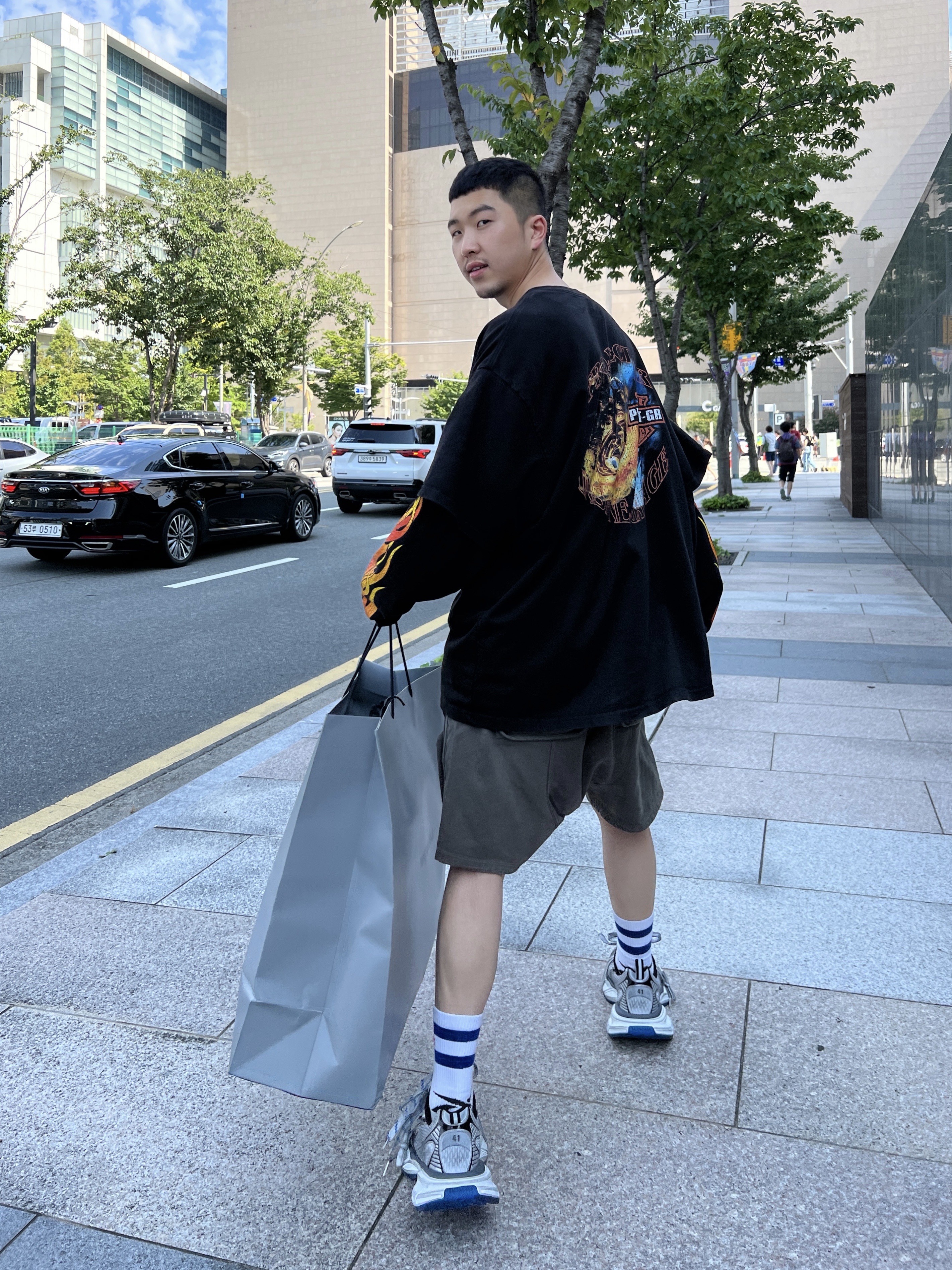 Balenciaga 3XL Sneakers Grey White Blue 착용 스타일