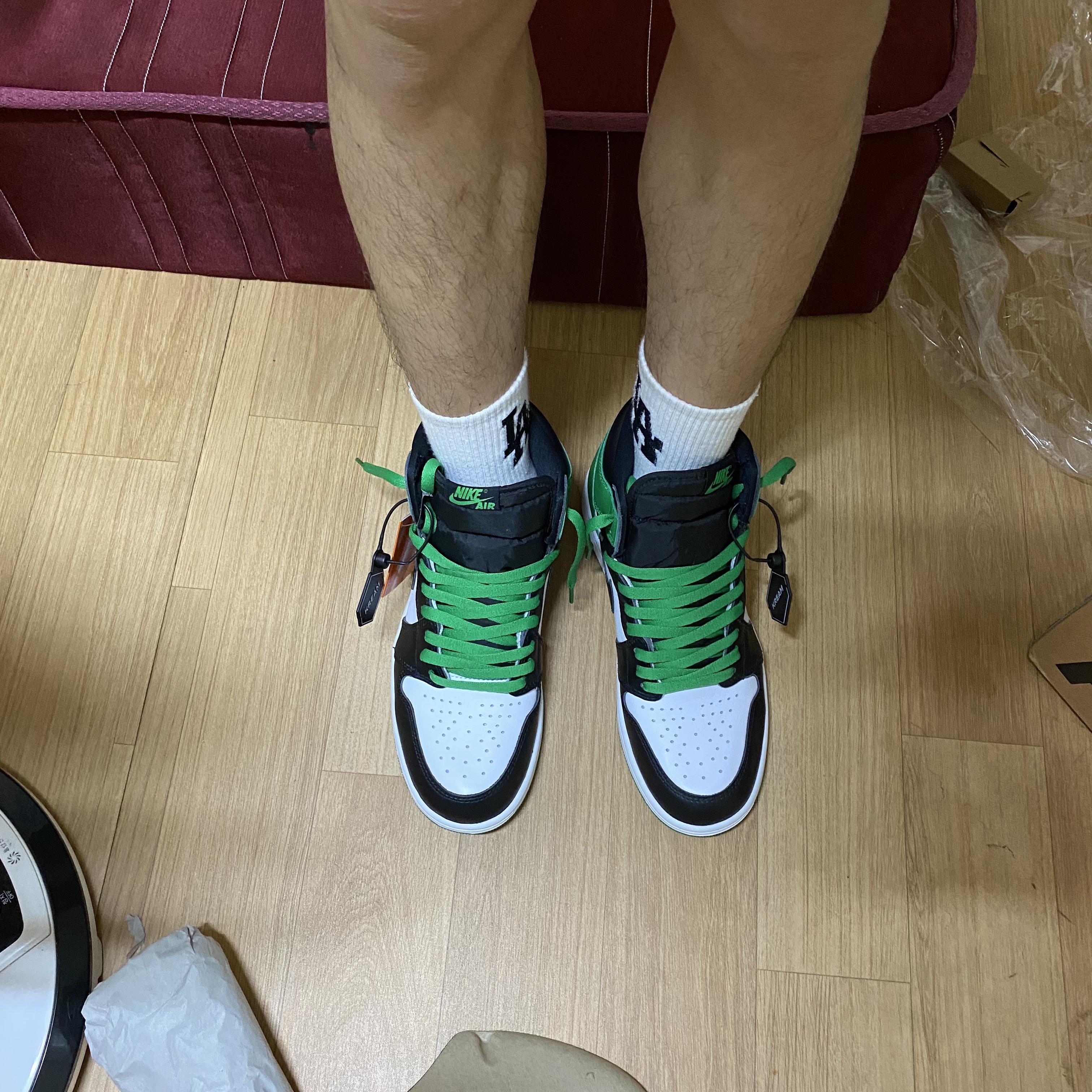 Jordan 1 Retro High OG Black and Lucky Green 착용 스타일 - 2