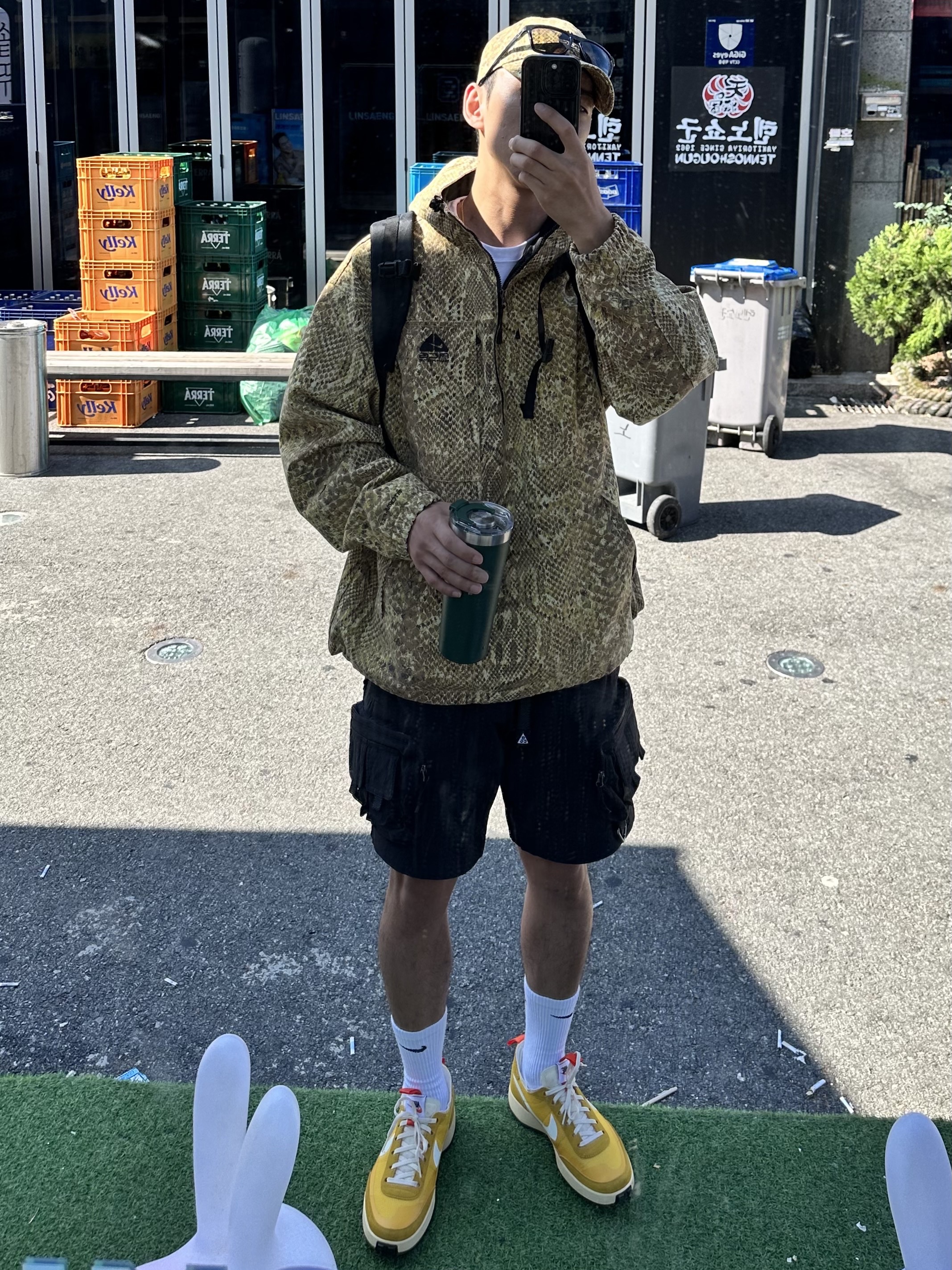 Supreme x Nike ACG Denim 6-Panel Gold Snakeskin - 22FW, Supreme x Nike ACG Denim Pullover Gold Snakeskin - 22FW 착용 스타일