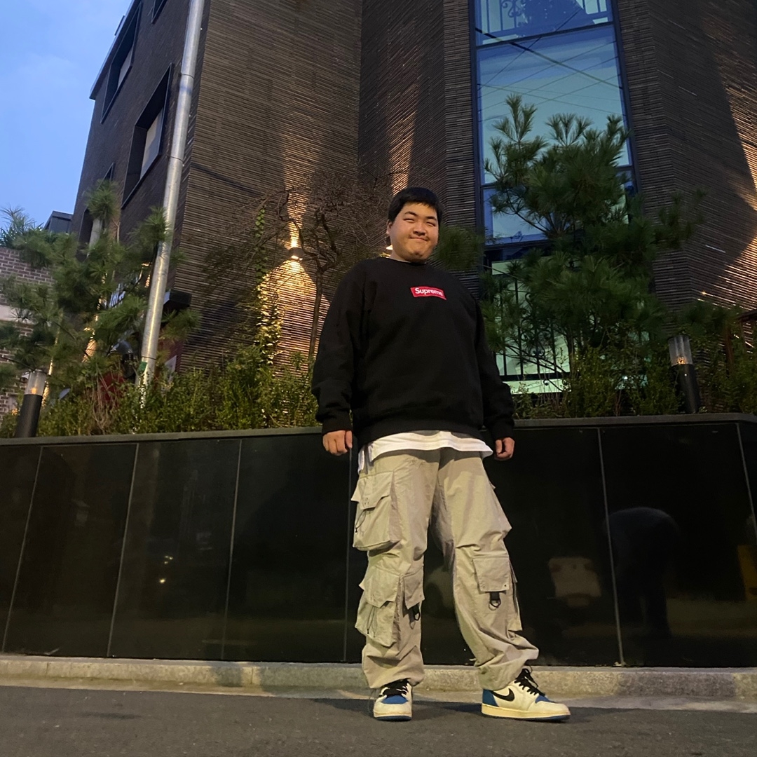 Jordan 1 x Travis Scott x Fragment Retro High OG SP Military Blue, Supreme Box Logo Crewneck Black - 22FW 착용 스타일
