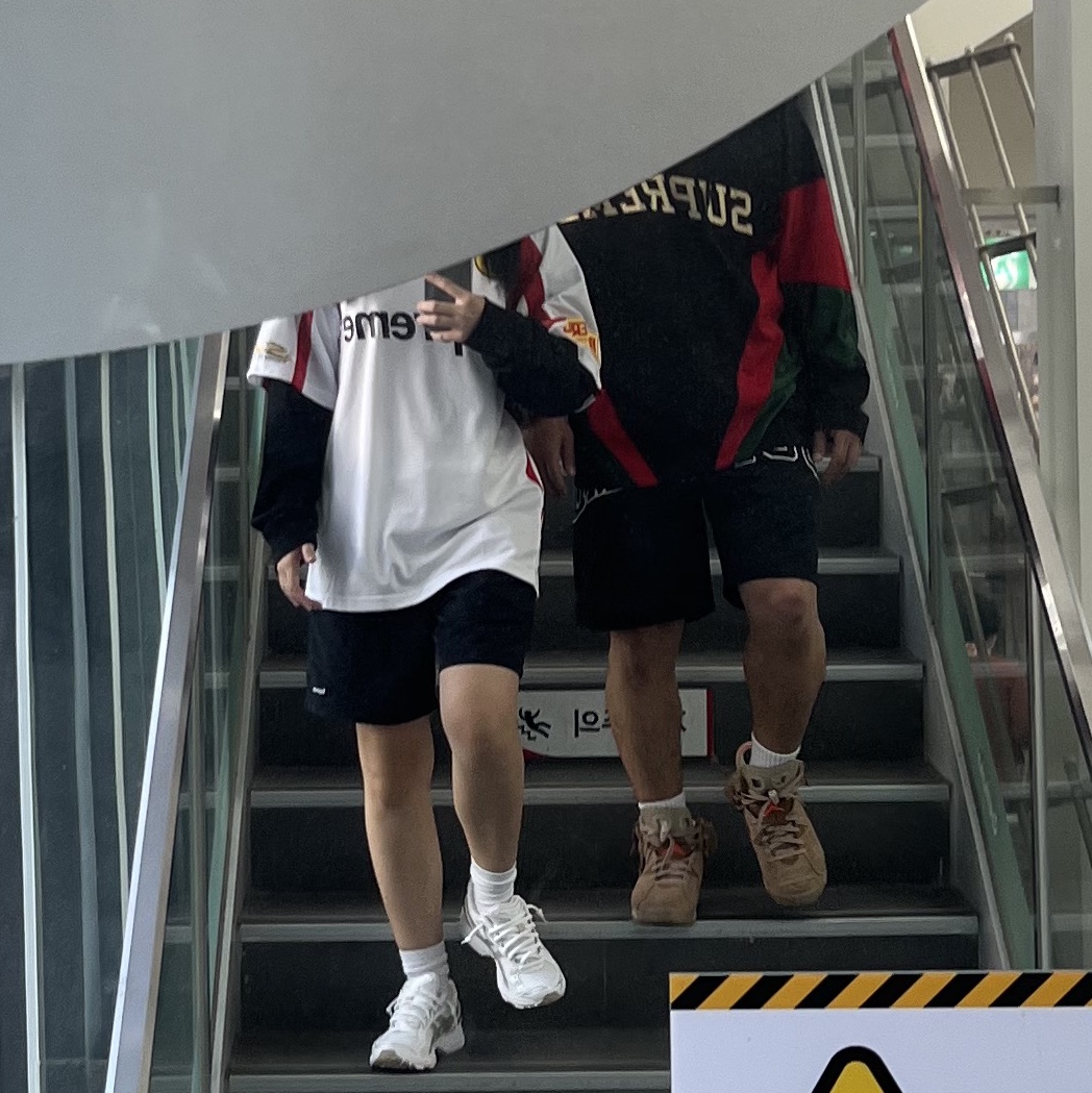 Supreme Hooded Soccer Jersey White - 23FW, Supreme x The North Face High Pile Fleece Short Black - 23SS 착용 스타일
