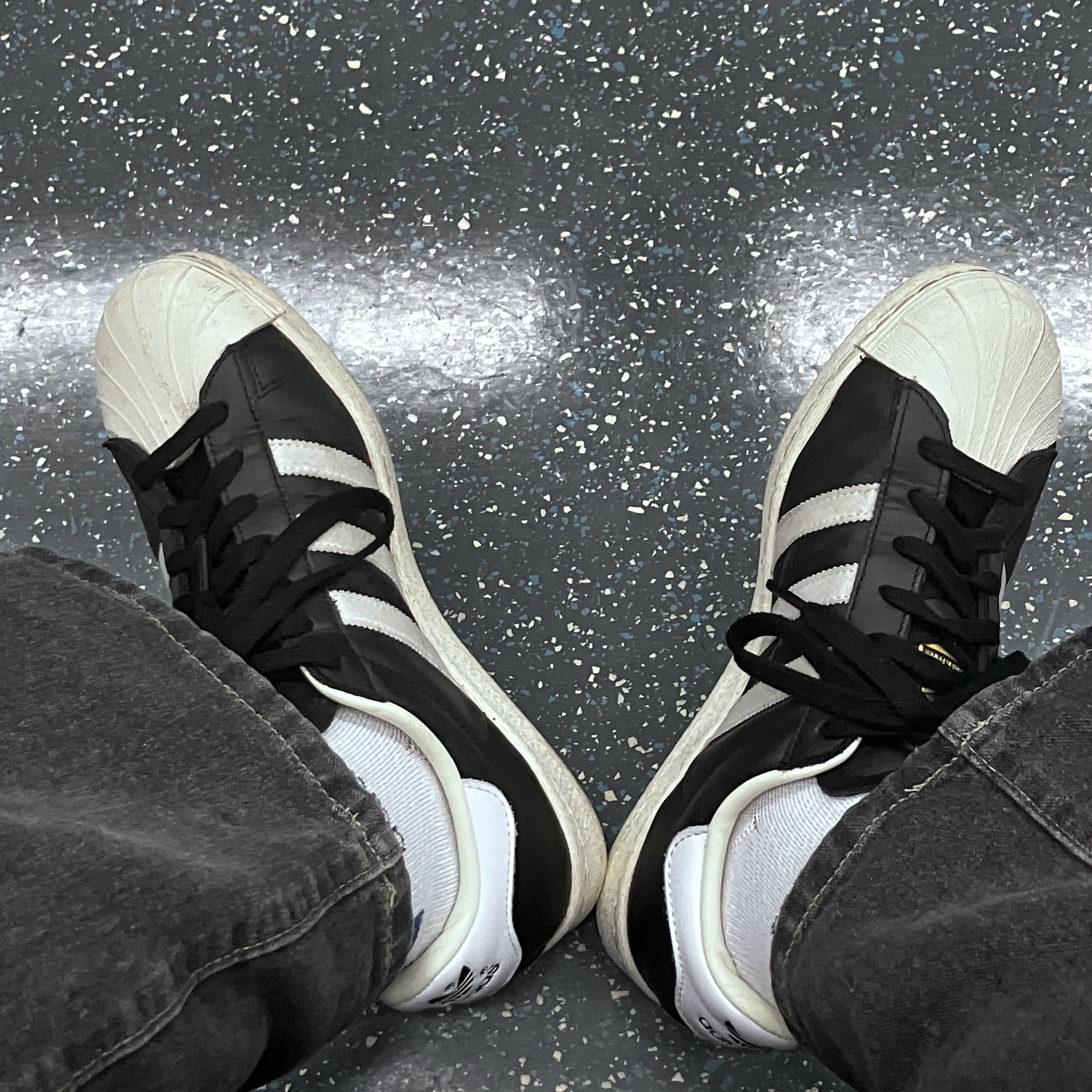 Adidas Superstar 82 FI Core Black 착용 스타일