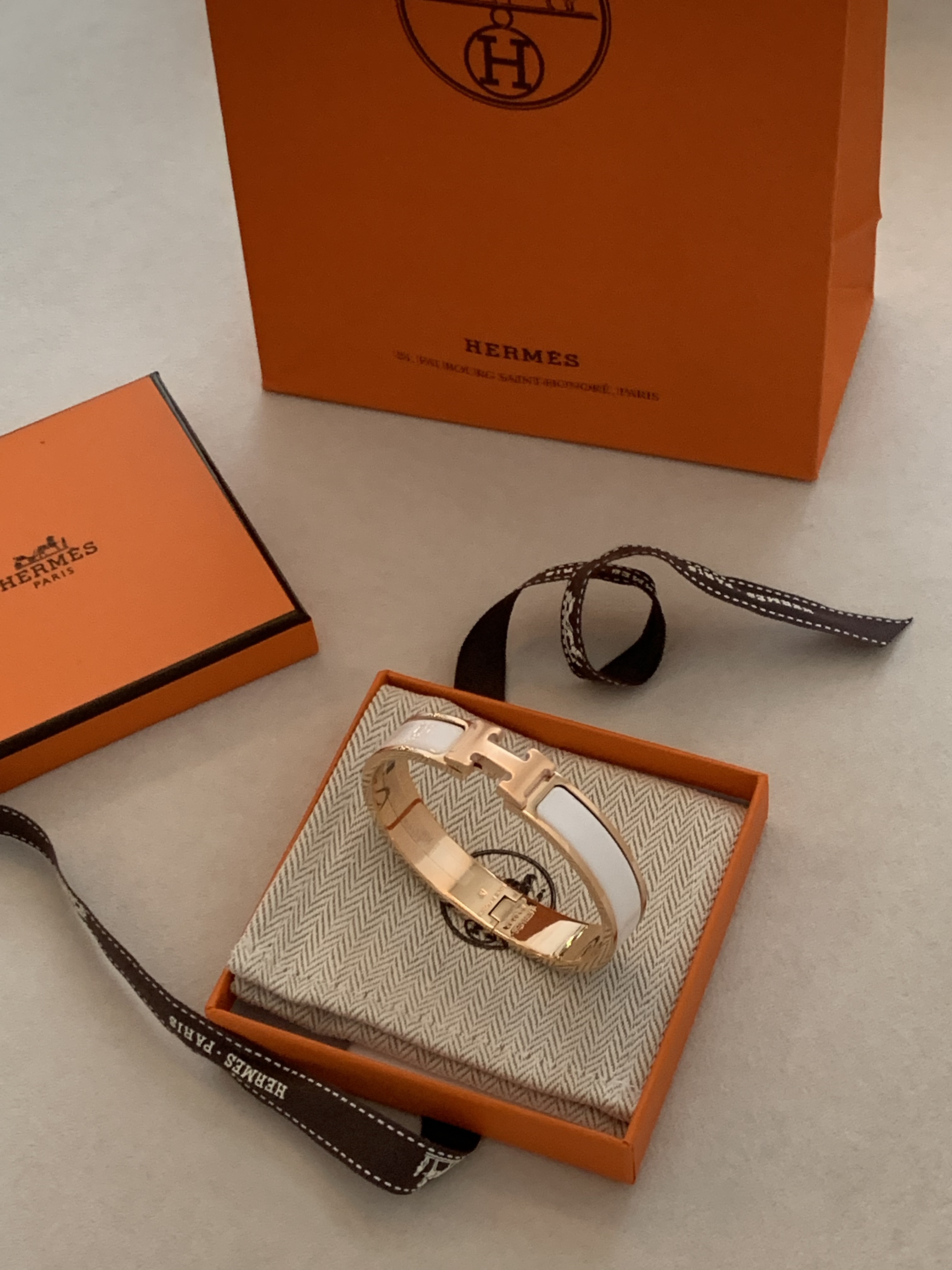 (W) Hermes Clic H Bracelet Rose Gold & Creme 착용 스타일