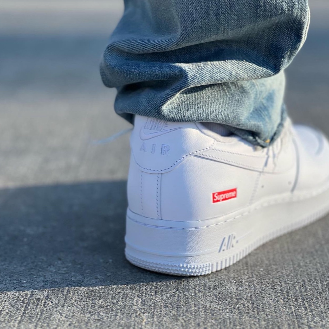 Nike x Supreme Air Force 1 Low White 착용 스타일 - 5