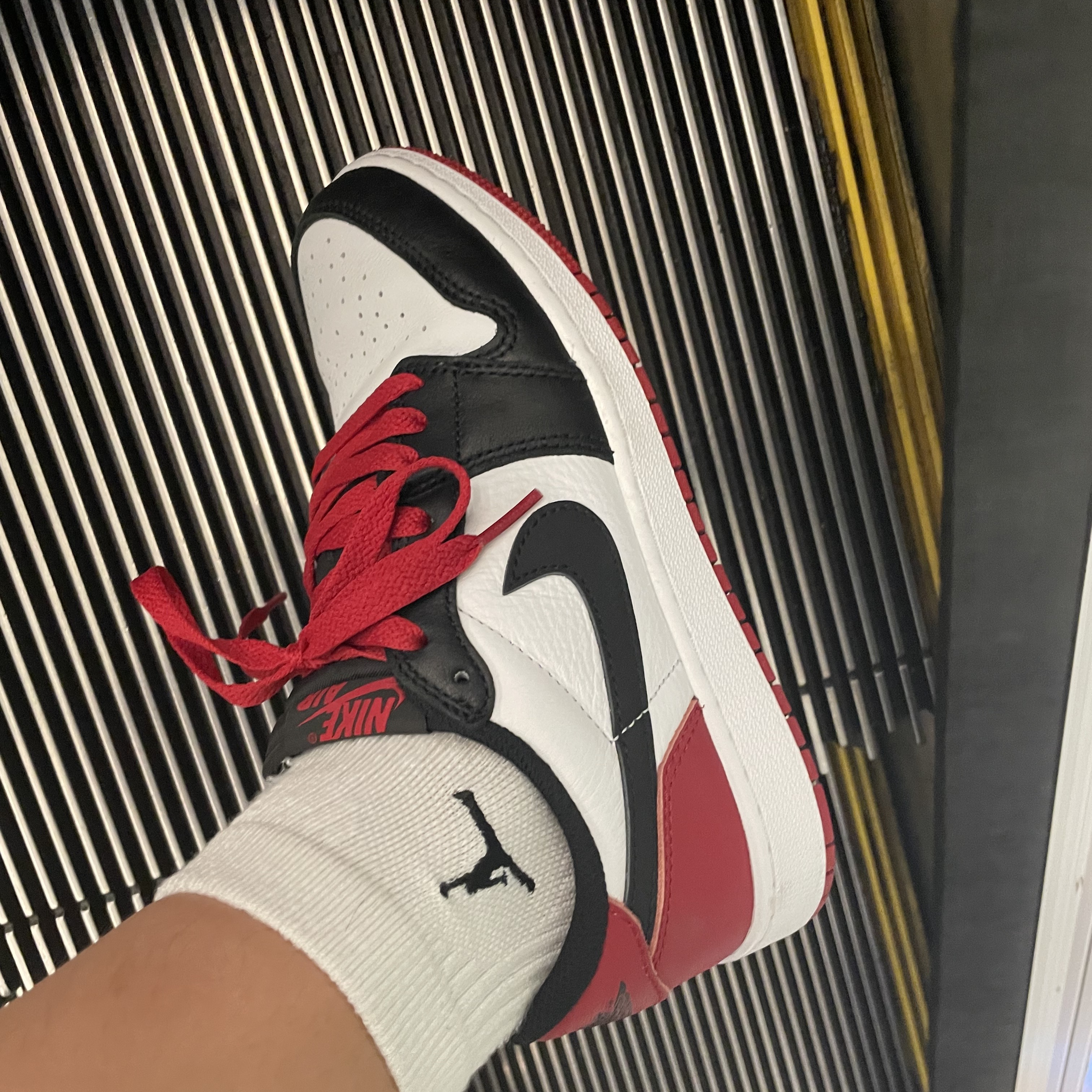 (GS) Jordan 1 Retro Low OG Black Toe 착용 스타일