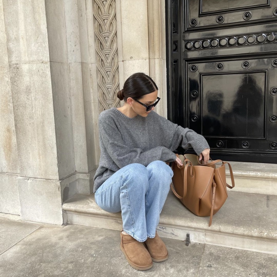 (W) UGG Classic Ultra Mini Boots Chestnut 착용 스타일