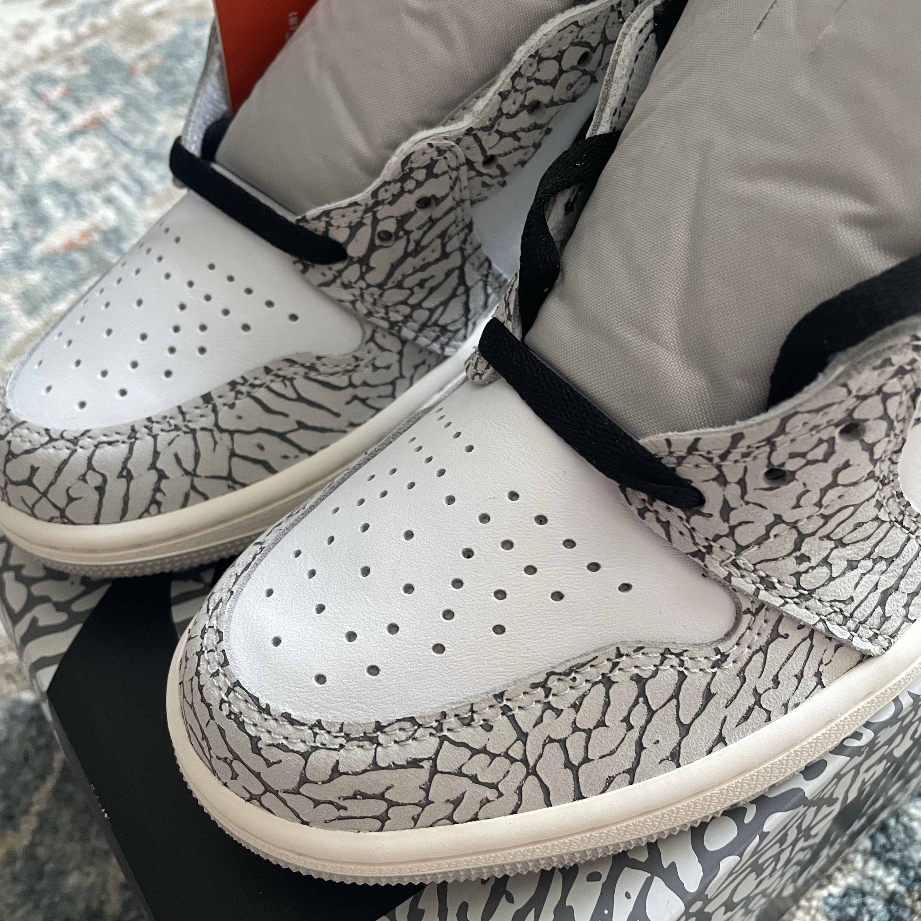 Jordan 1 Retro High OG White Cement 착용 스타일 - 3