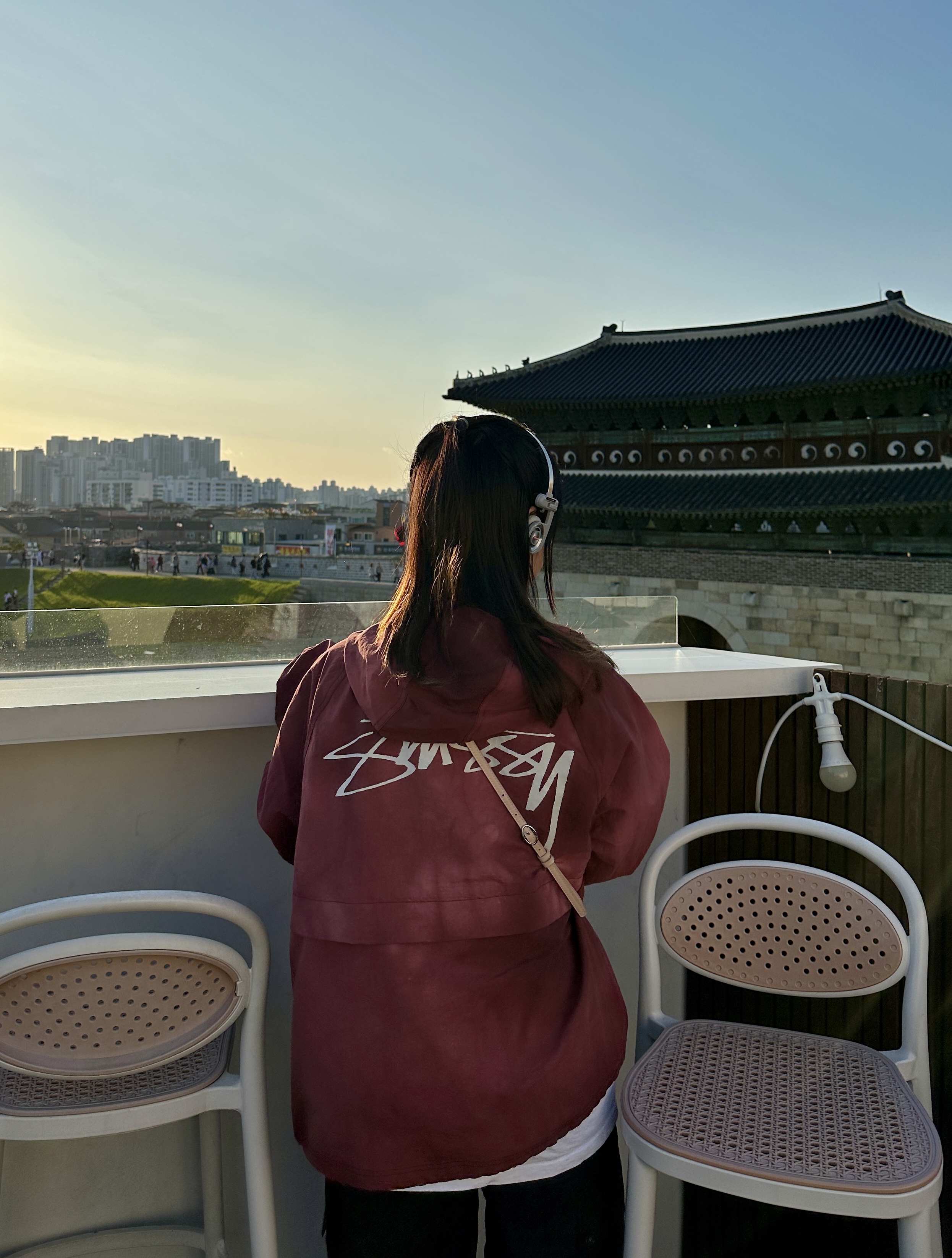 Stussy Wave Dye Beach Shell Jacket Maroon, Supreme x Koss Portapro Headphones Silver - 23FW 착용 스타일 - 4