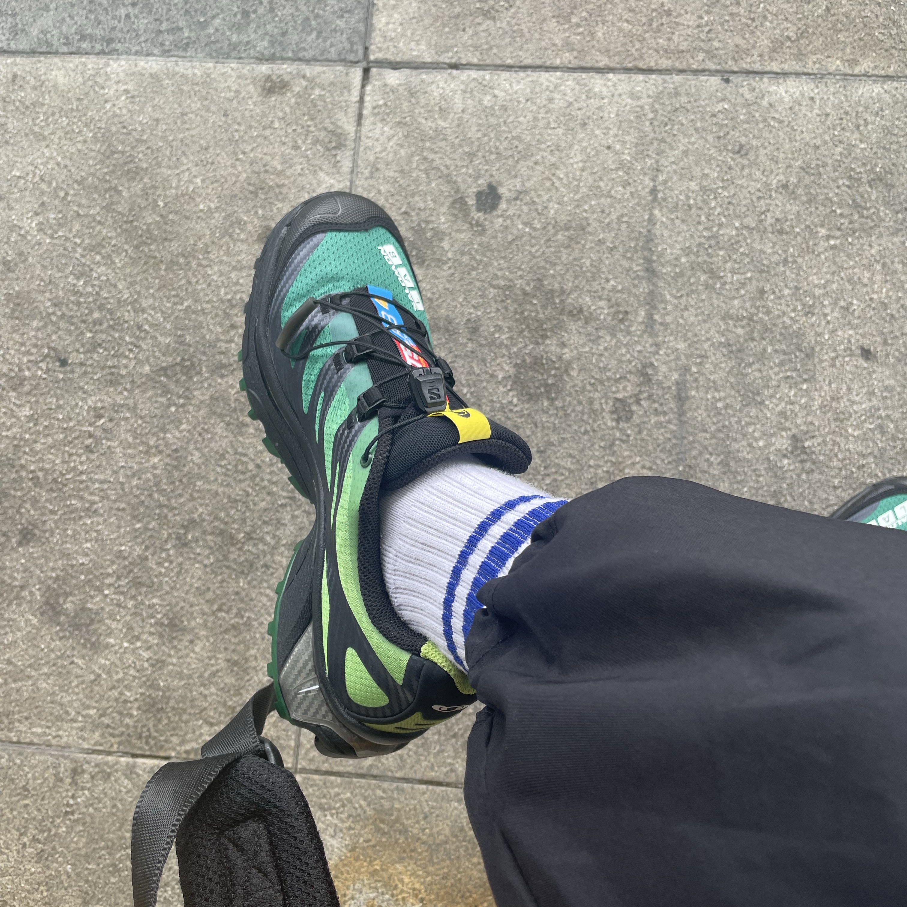 Salomon XT-4 Eden Bright Lime Green 착용 스타일 - 3