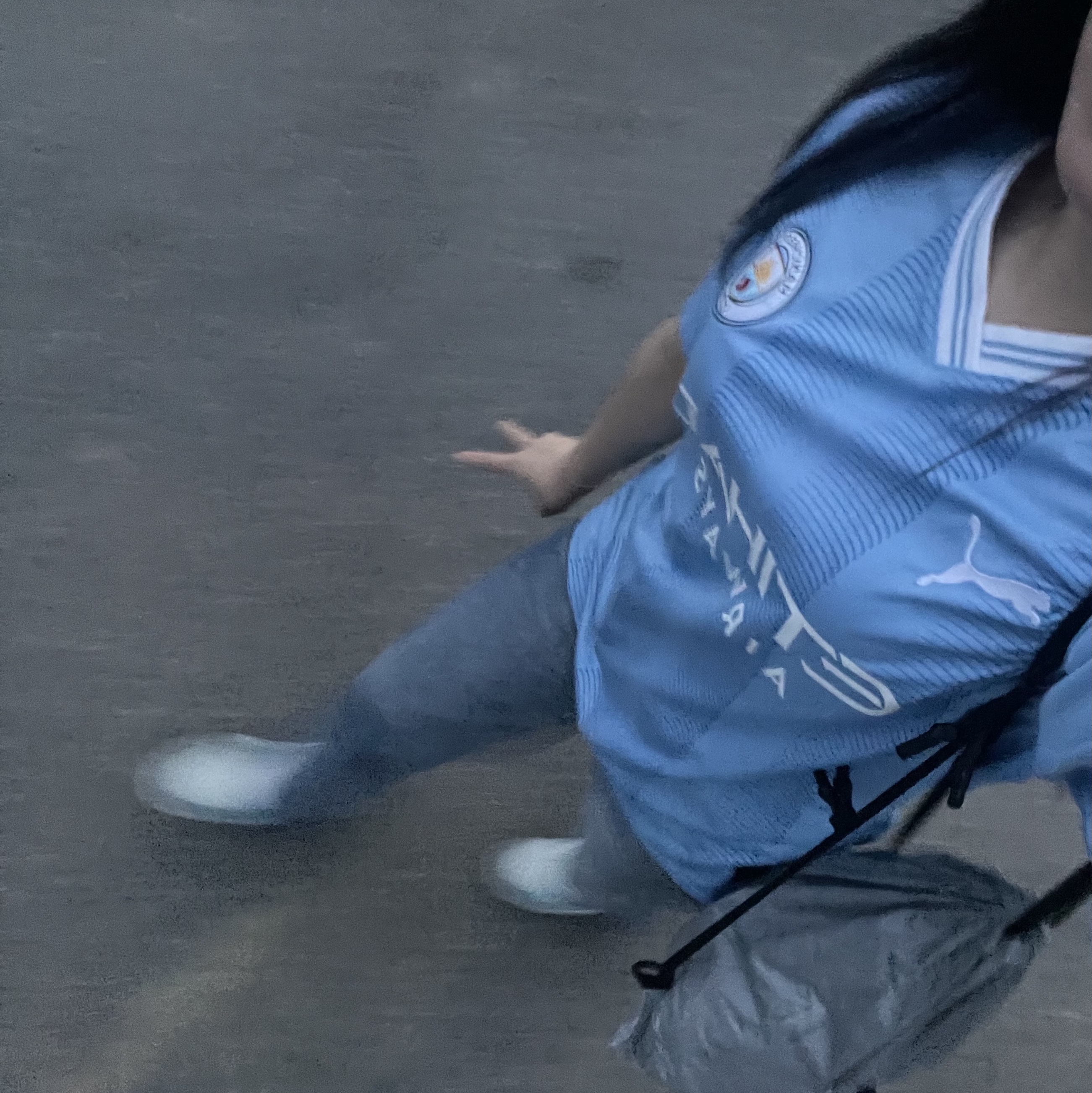 Puma Manchester City 2023/24 Home Jersey Team Light Blue (Non Marking Ver.), (W) Jordan 1 Mid Sail and Worn Blue 착용 스타일