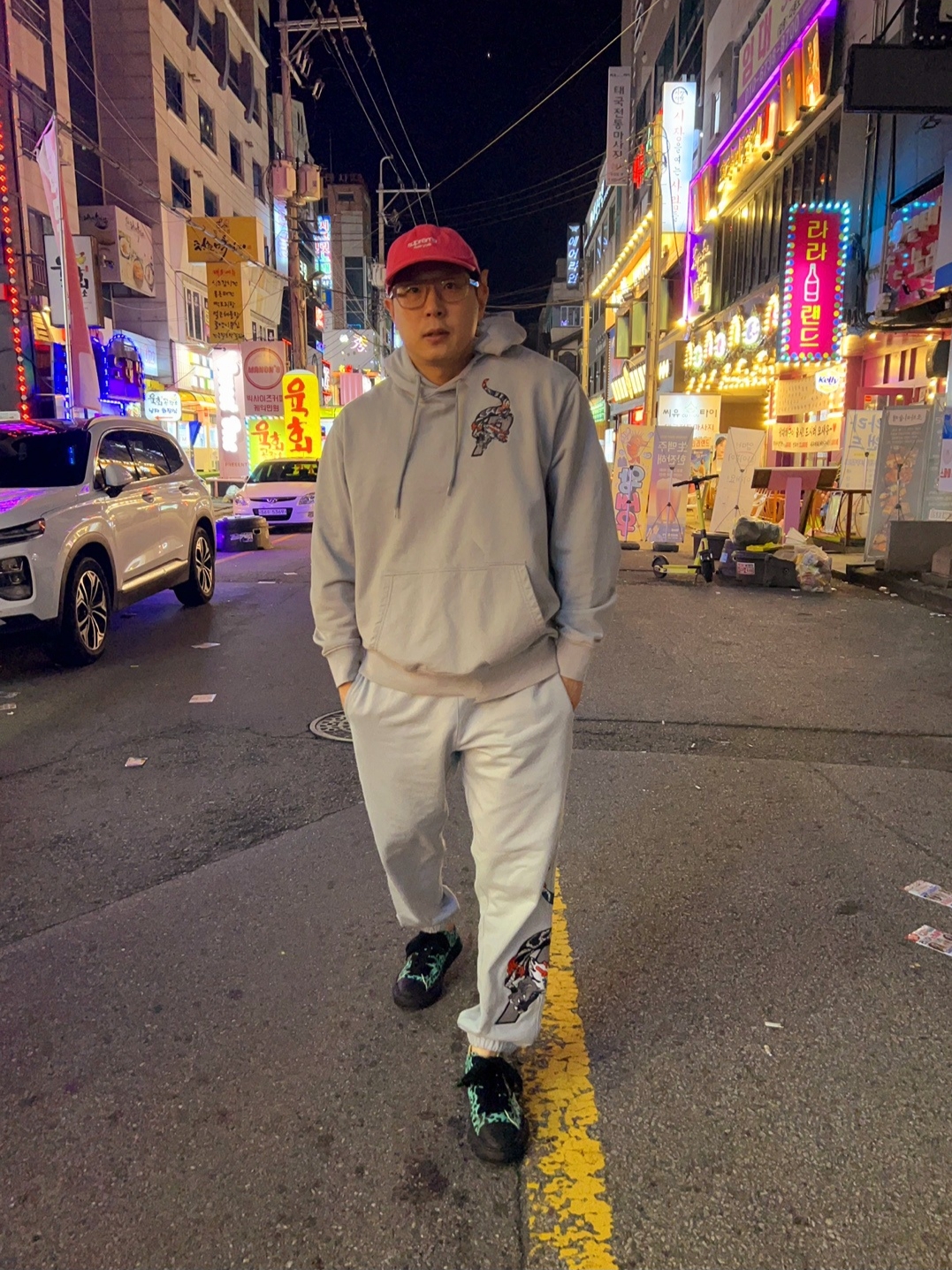 Palace Dragon P-3 Hood Grey - 22FW, Palace Dragon Sweatpants Black - 22FW 착용 스타일 - 1