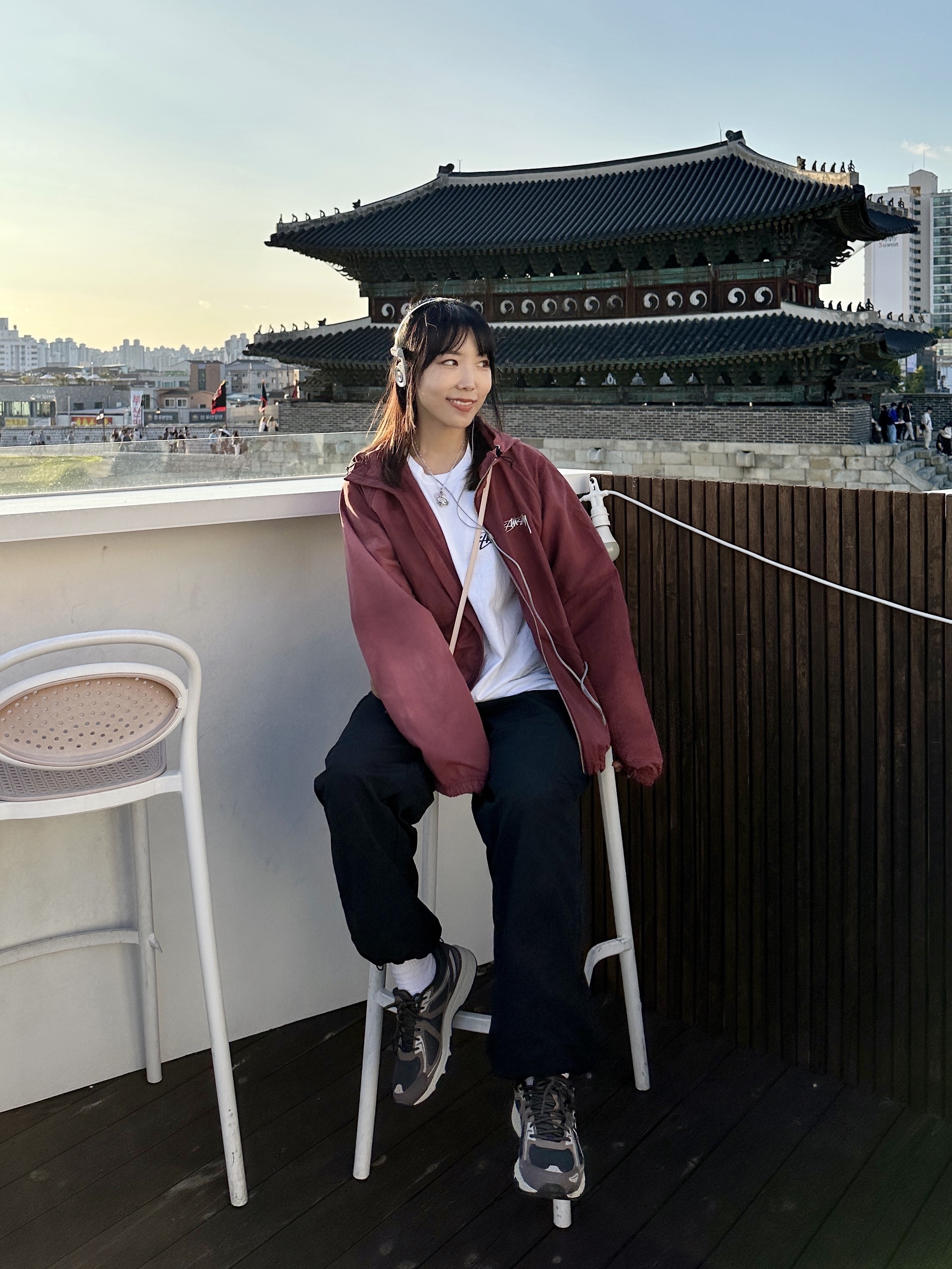Stussy Wave Dye Beach Shell Jacket Maroon, Supreme x Koss Portapro Headphones Silver - 23FW 착용 스타일 - 1