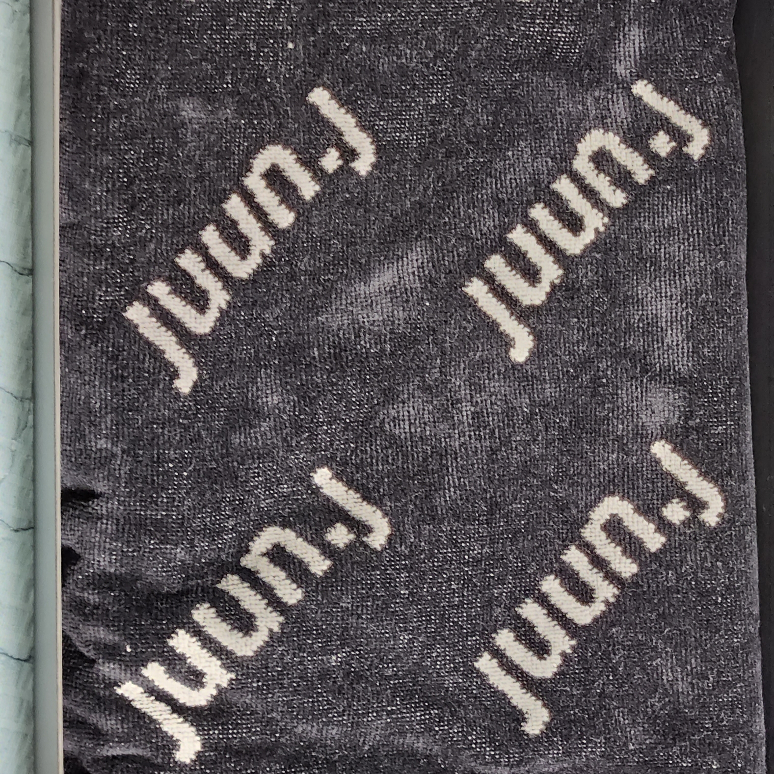 Juun.J Garment Dyed String Cargo Jogger Pants Grey 착용 스타일 - 2