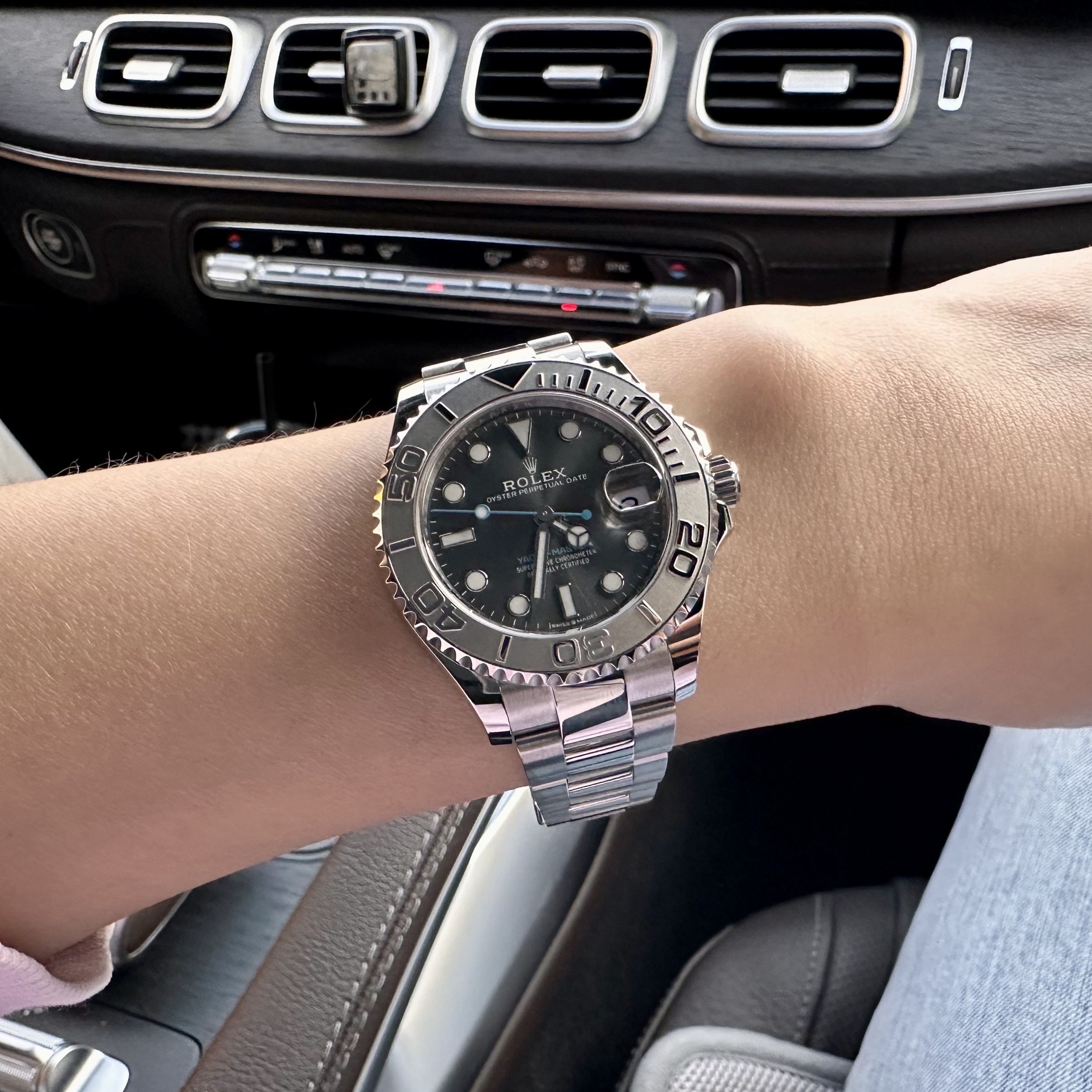 Rolex Yacht-Master 37mm 268622 Slate Oyster 착용 스타일