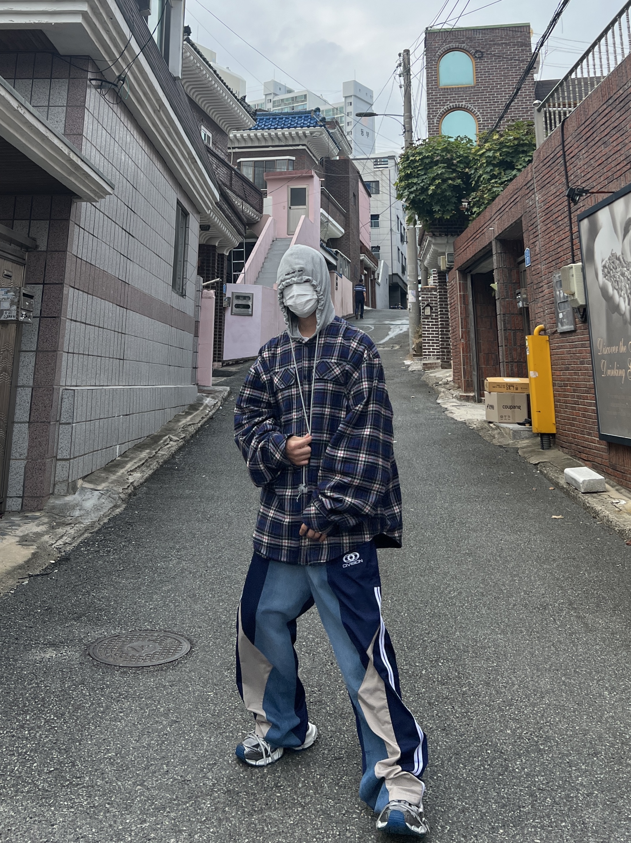 Balenciaga 3XL Sneakers Grey White Blue, Project G/R Reversible Hoodie Check Shirts Navy 착용 스타일