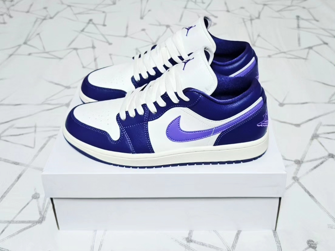 (W) Jordan 1 Low Sky J Purple Sail 착용 스타일 - 2