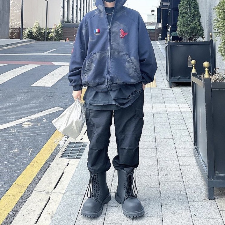 Balenciaga XL Army Boots Full Eva Black 착용 스타일