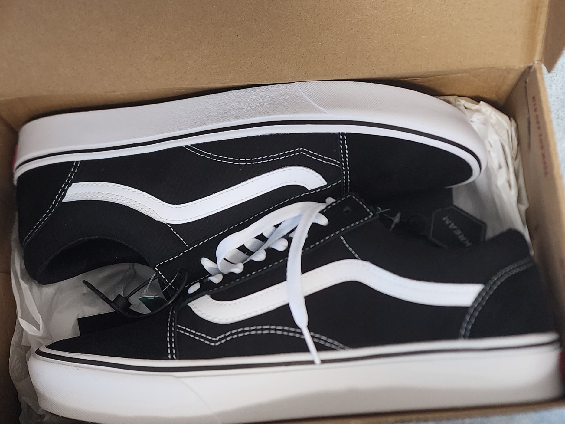 Vans ComfyCush Old Skool Black True white 착용 스타일