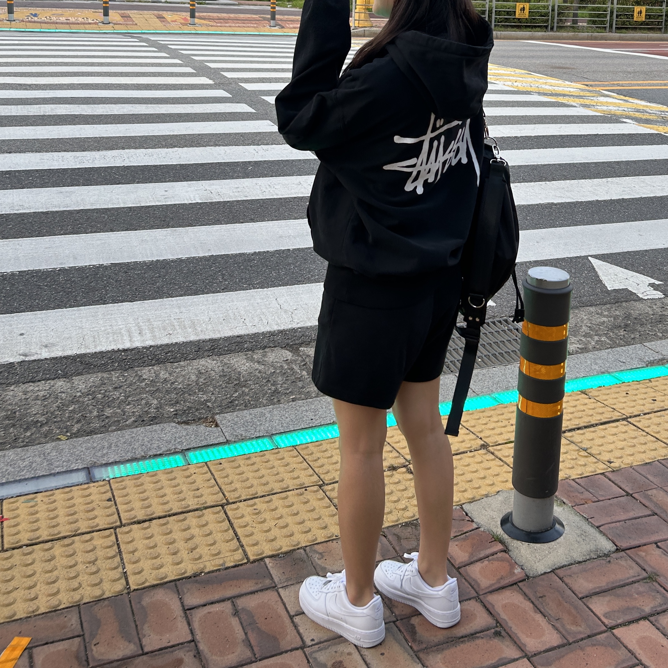 Stussy Basic Stussy Pigment Dyed Hoodie Black, (W) Nike Air Force 1 '07 Low White 착용 스타일