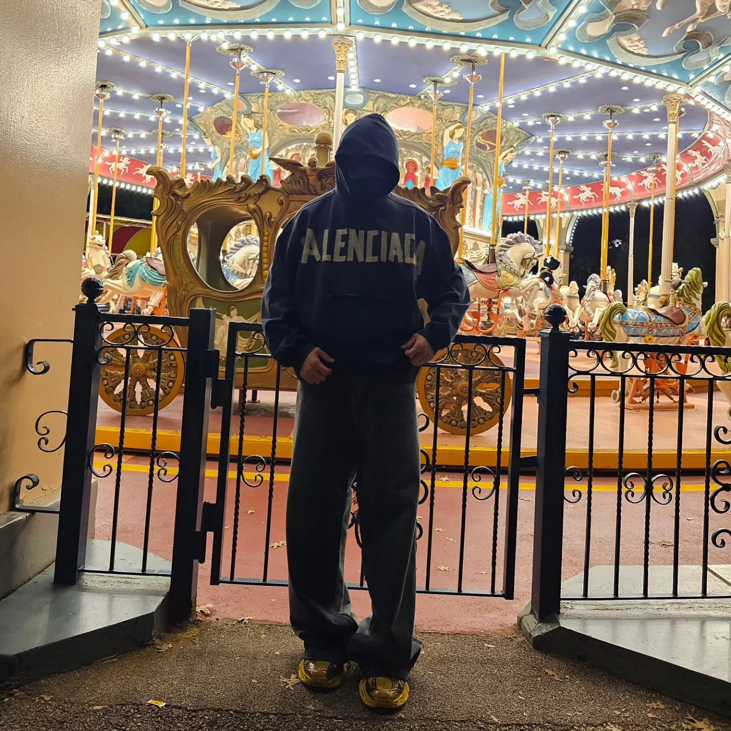 Balenciaga Tape Type Ripped Pocket Hoodie Large Fit Navy Blue, Balenciaga 3XL Sneakers Yellow Black 착용 스타일 - 2