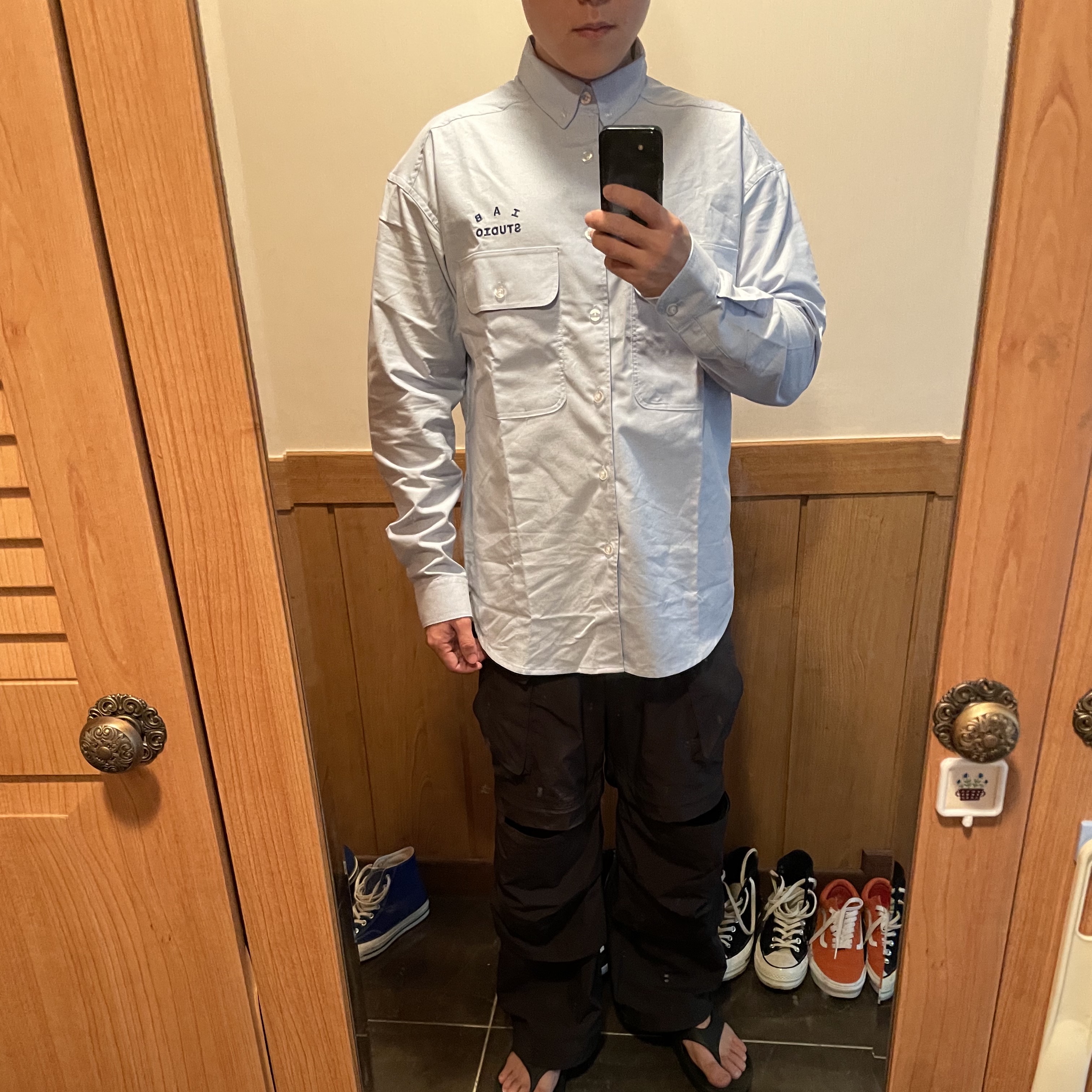 IAB Studio Work Shirt Sky Blue - The Hyundai Seoul Exclusive 착용 스타일 - 2