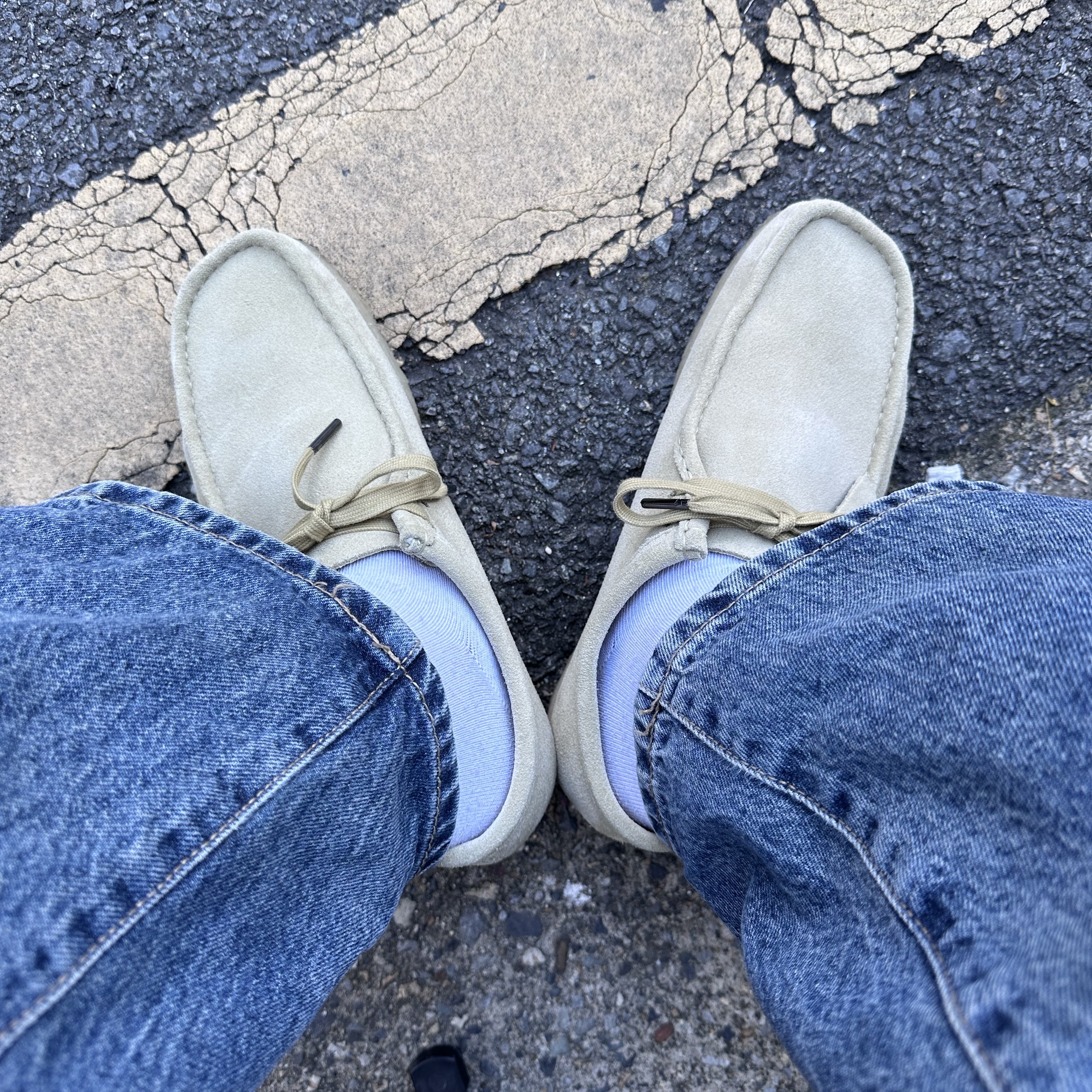 Clarks Wallabee Maple Suede 착용 스타일 - 1
