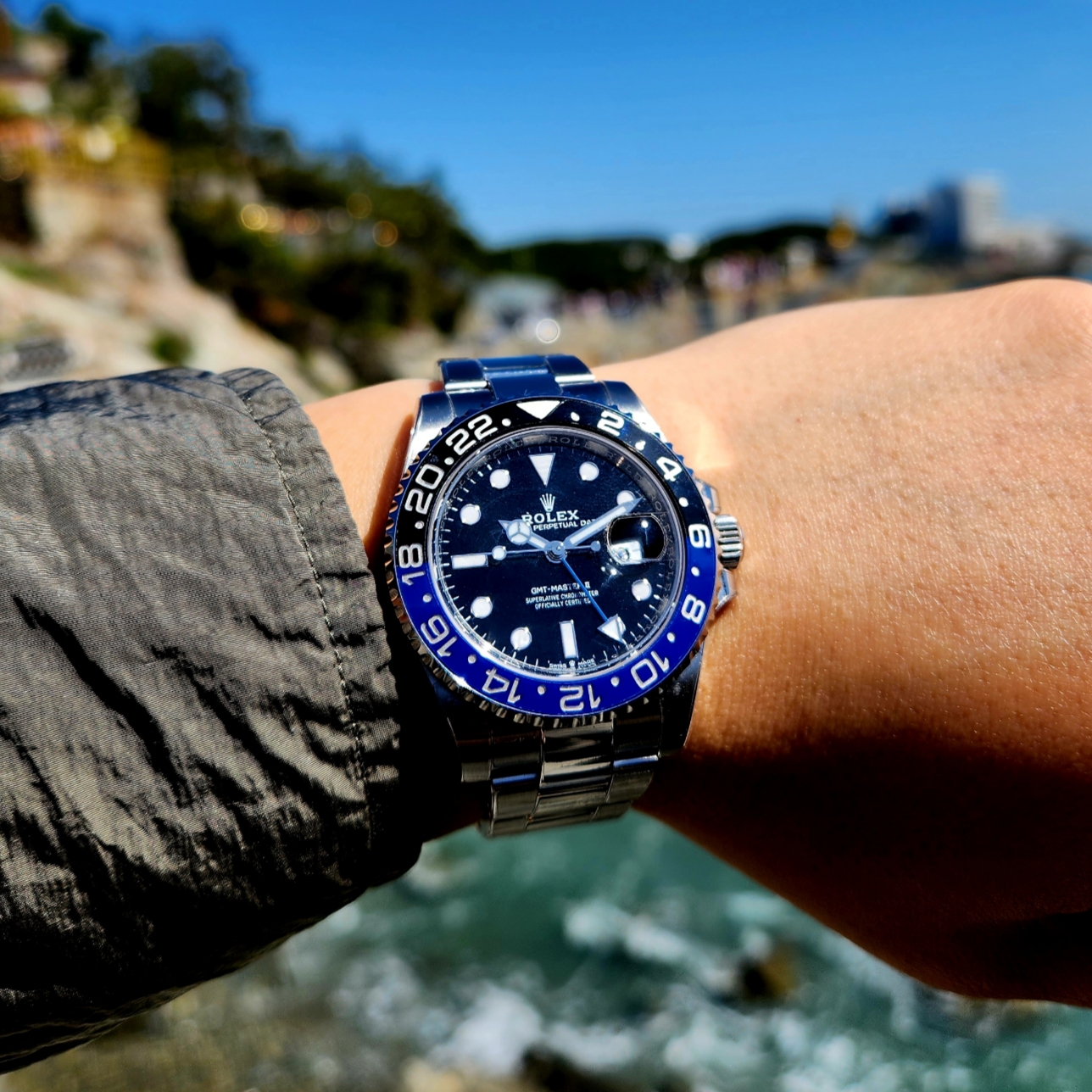 Rolex GMT-Master II 40mm 126710BLNR Black Oyster 착용 스타일
