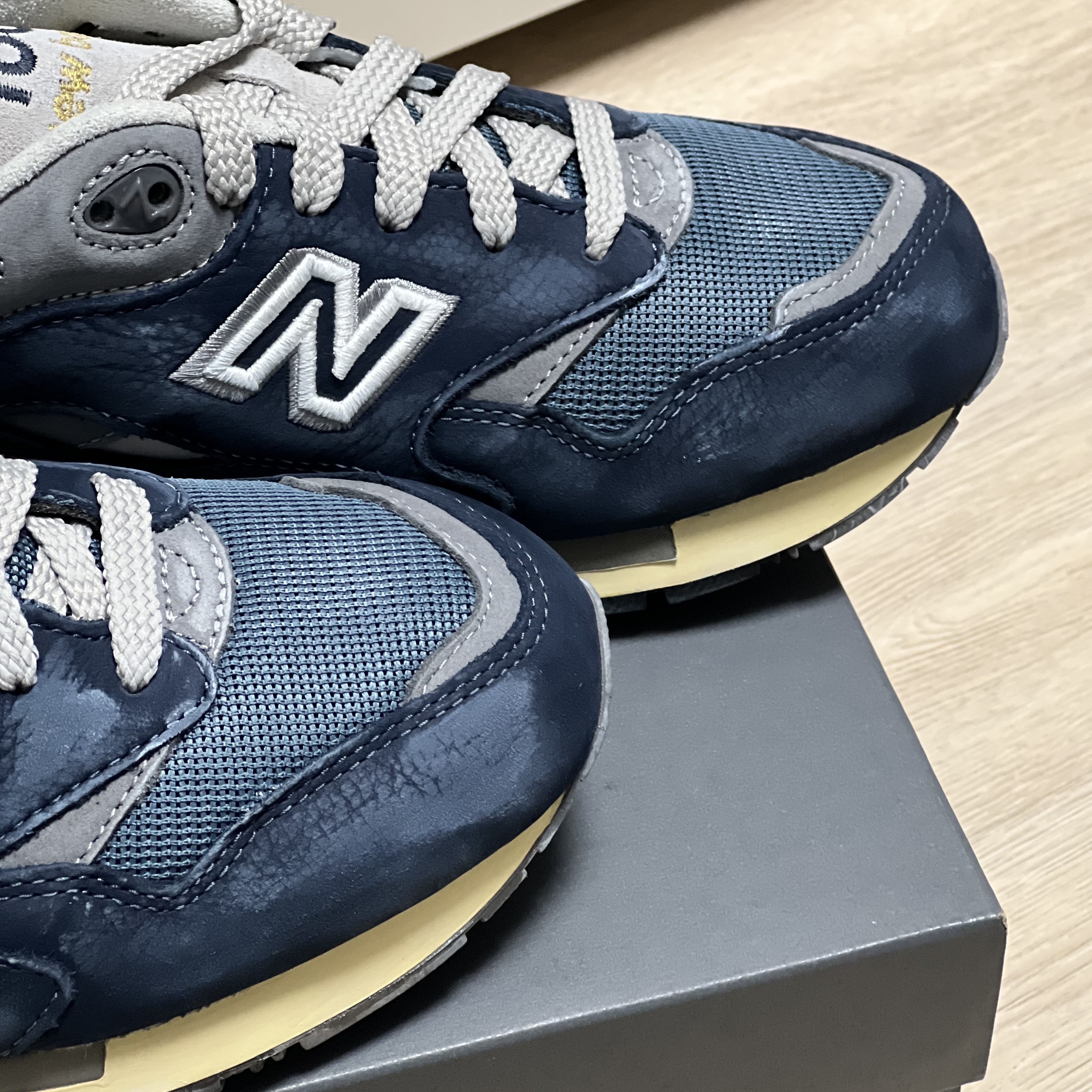 New Balance 1600 Premium Vintage Navy 착용 스타일 - 2