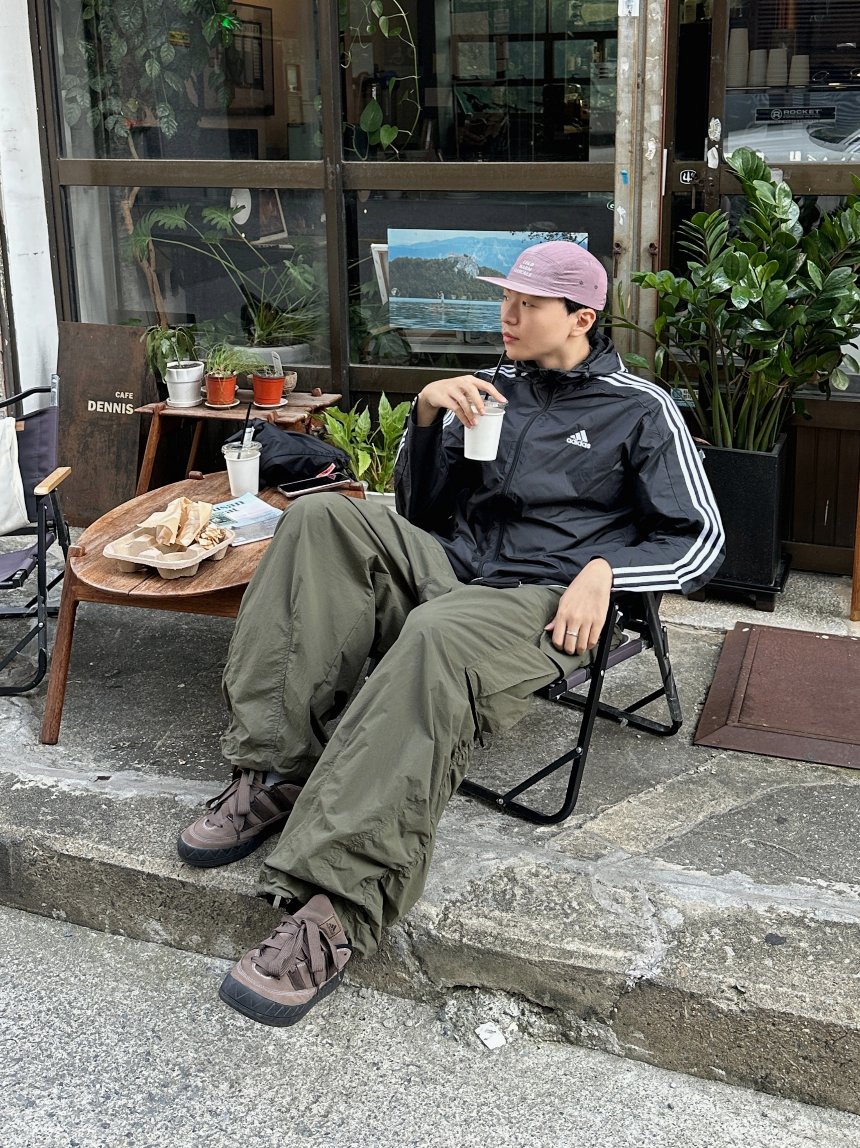 (W) Adidas Adimatic Earth Strata Dark Brown, Adidas Essential 3S Woven Windbreaker Jacket Black - KR Sizing 착용 스타일 - 2