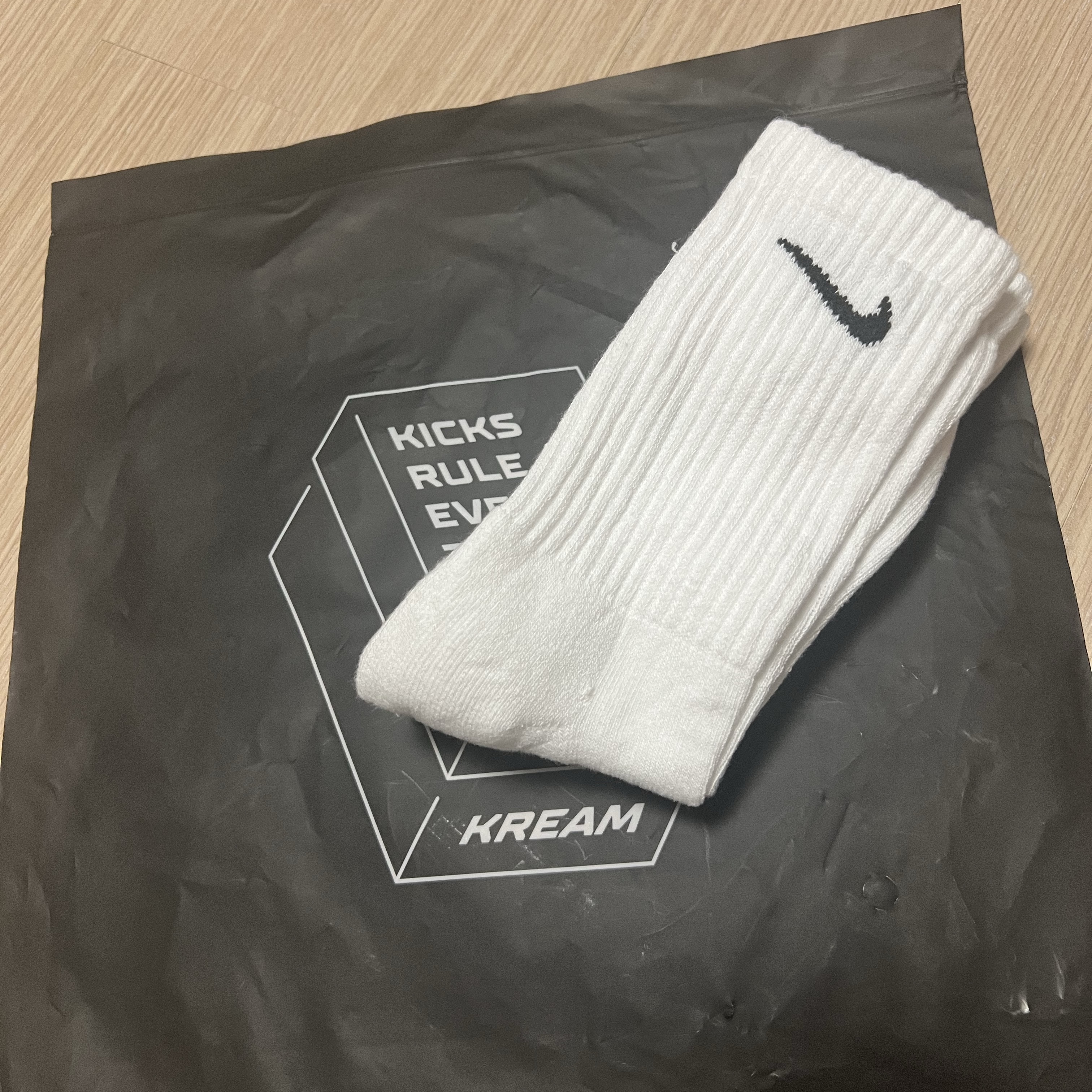 Nike Everyday Cushioned Training Crew Socks White (3 Pack/Korean Ver.) 착용 스타일