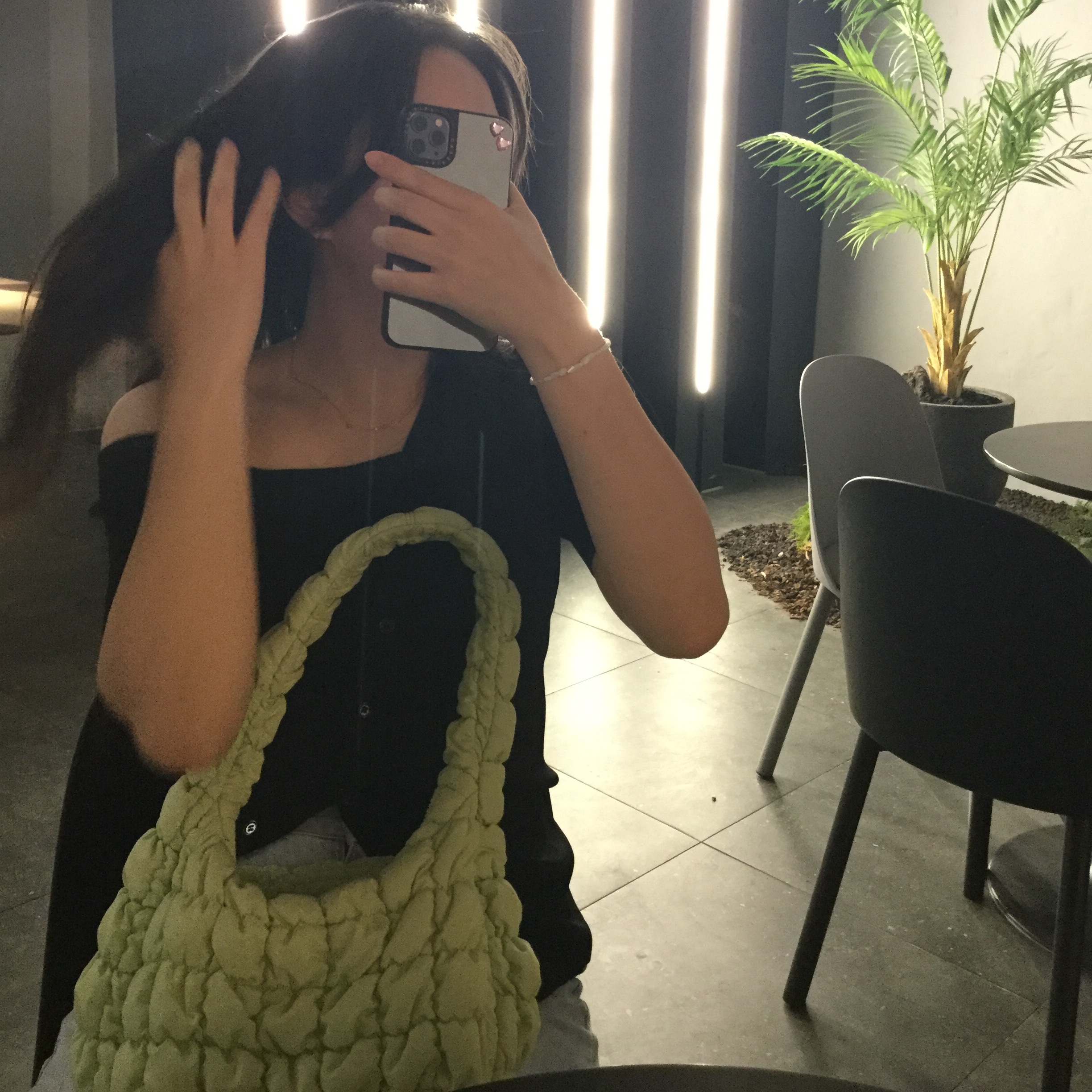 COS Quilted Mini Bag Green 착용 스타일 - 2
