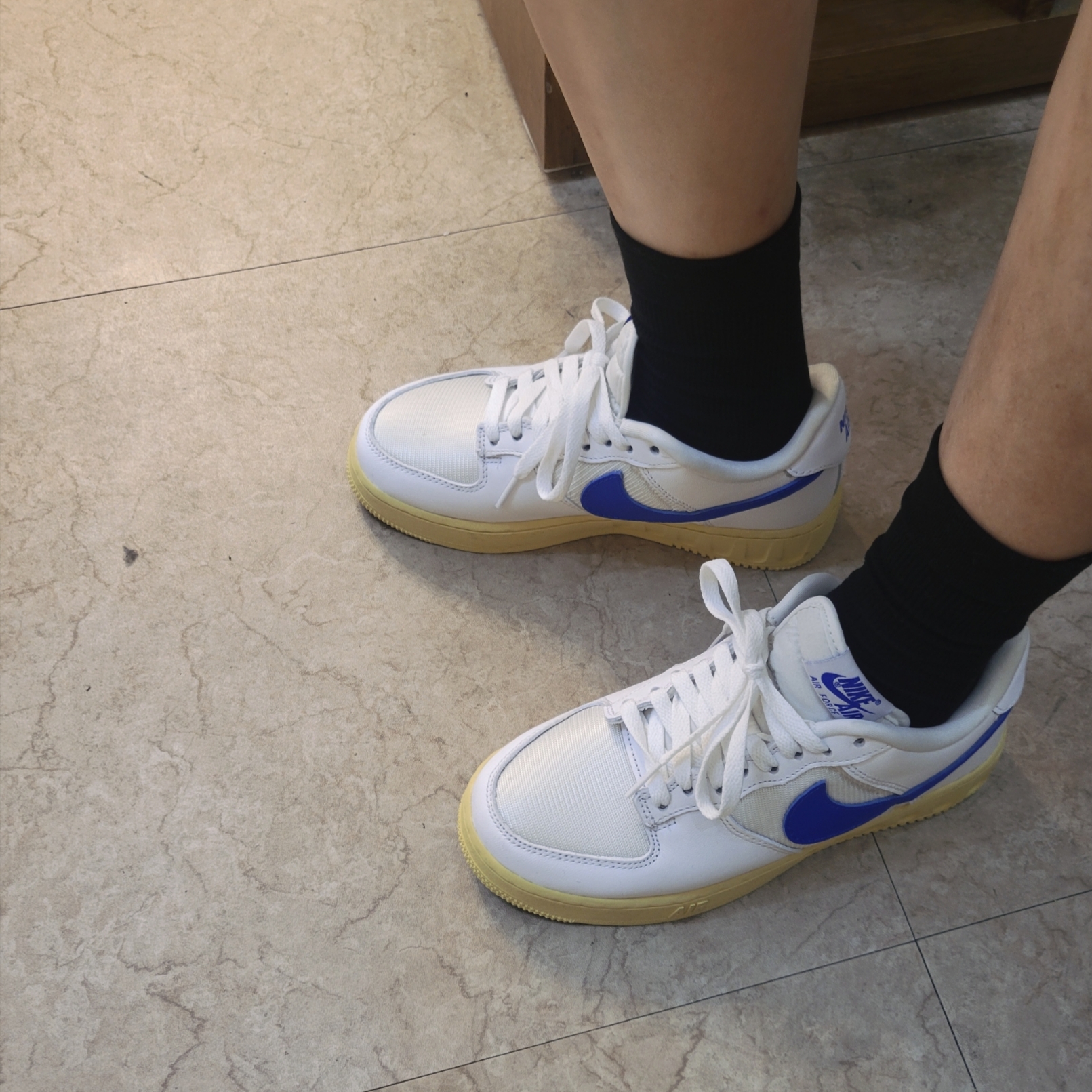 Nike Air Force 1 Low Unity White Racer Blue 착용 스타일 - 2