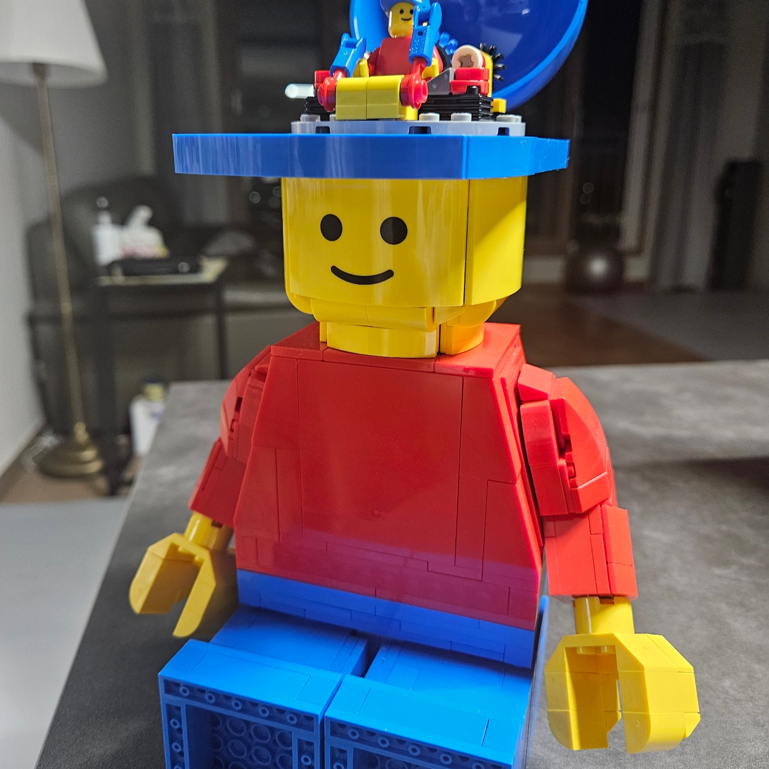 Lego Up-Scaled Lego Minifigure 착용 스타일