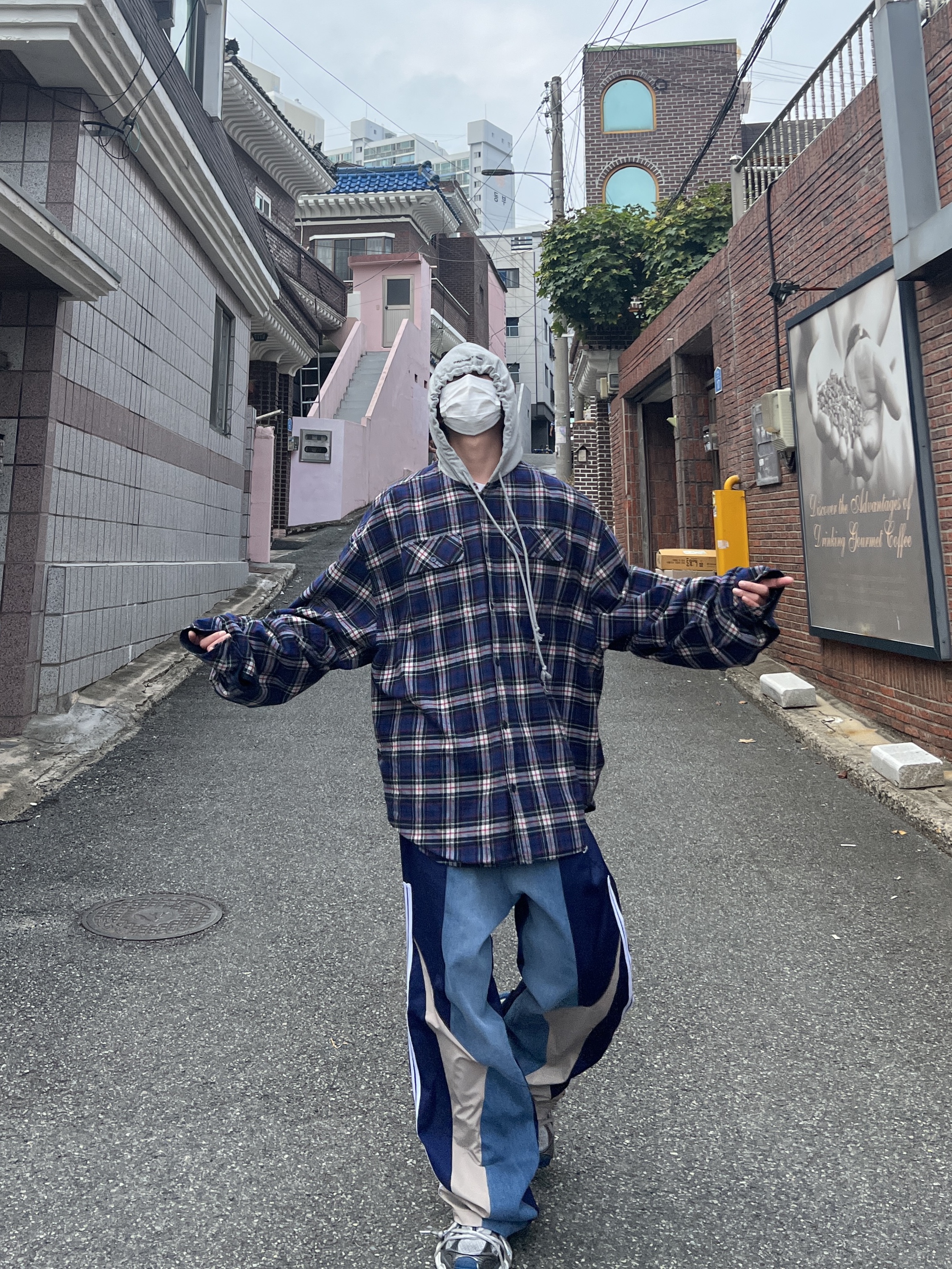 Balenciaga 3XL Sneakers Grey White Blue, Project G/R Reversible Hoodie Check Shirts Navy 착용 스타일