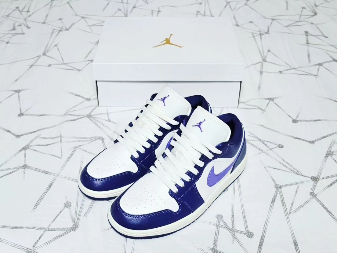 (W) Jordan 1 Low Sky J Purple Sail 착용 스타일 - 1