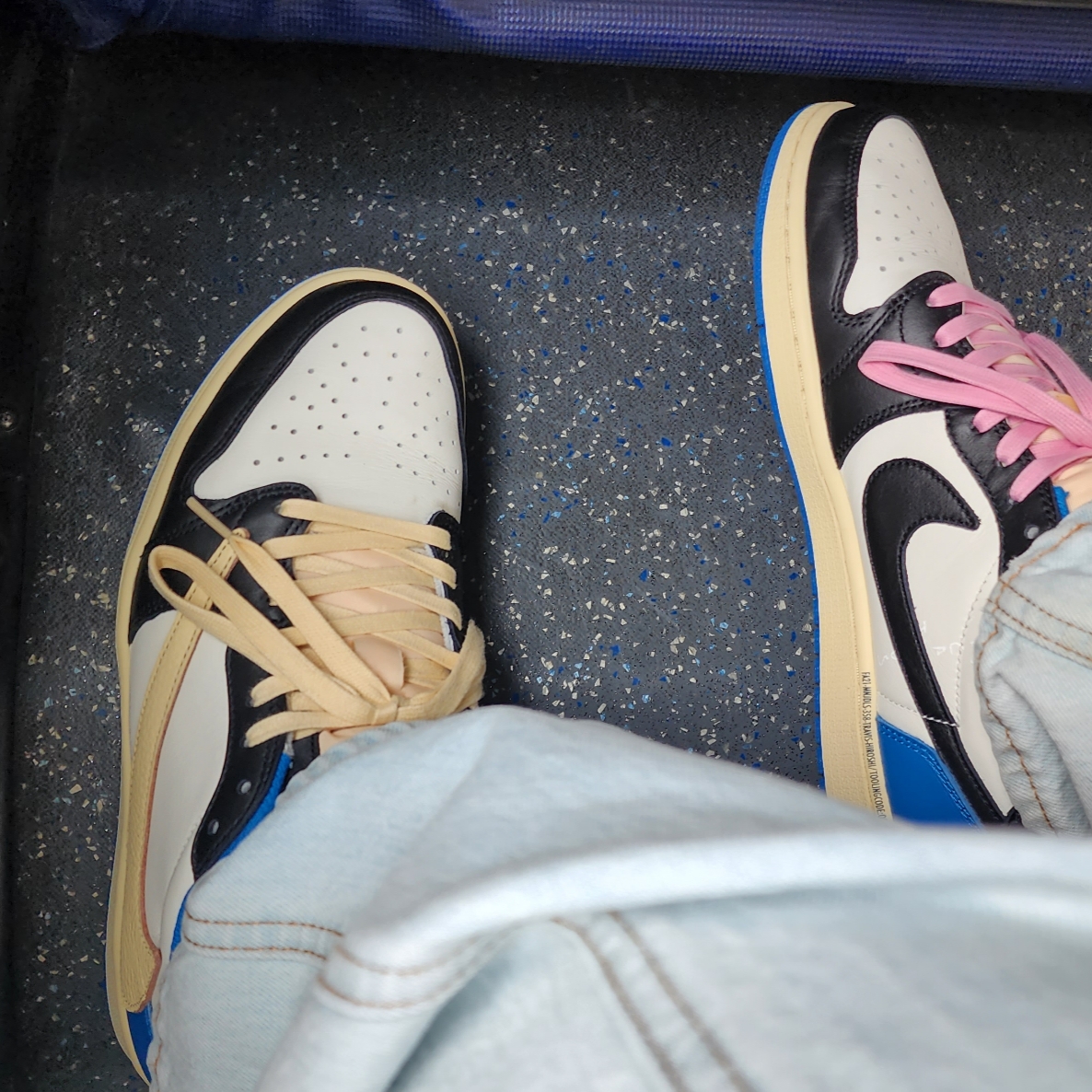 Jordan 1 x Travis Scott x Fragment Retro Low OG SP Military Blue 착용 스타일 - 2