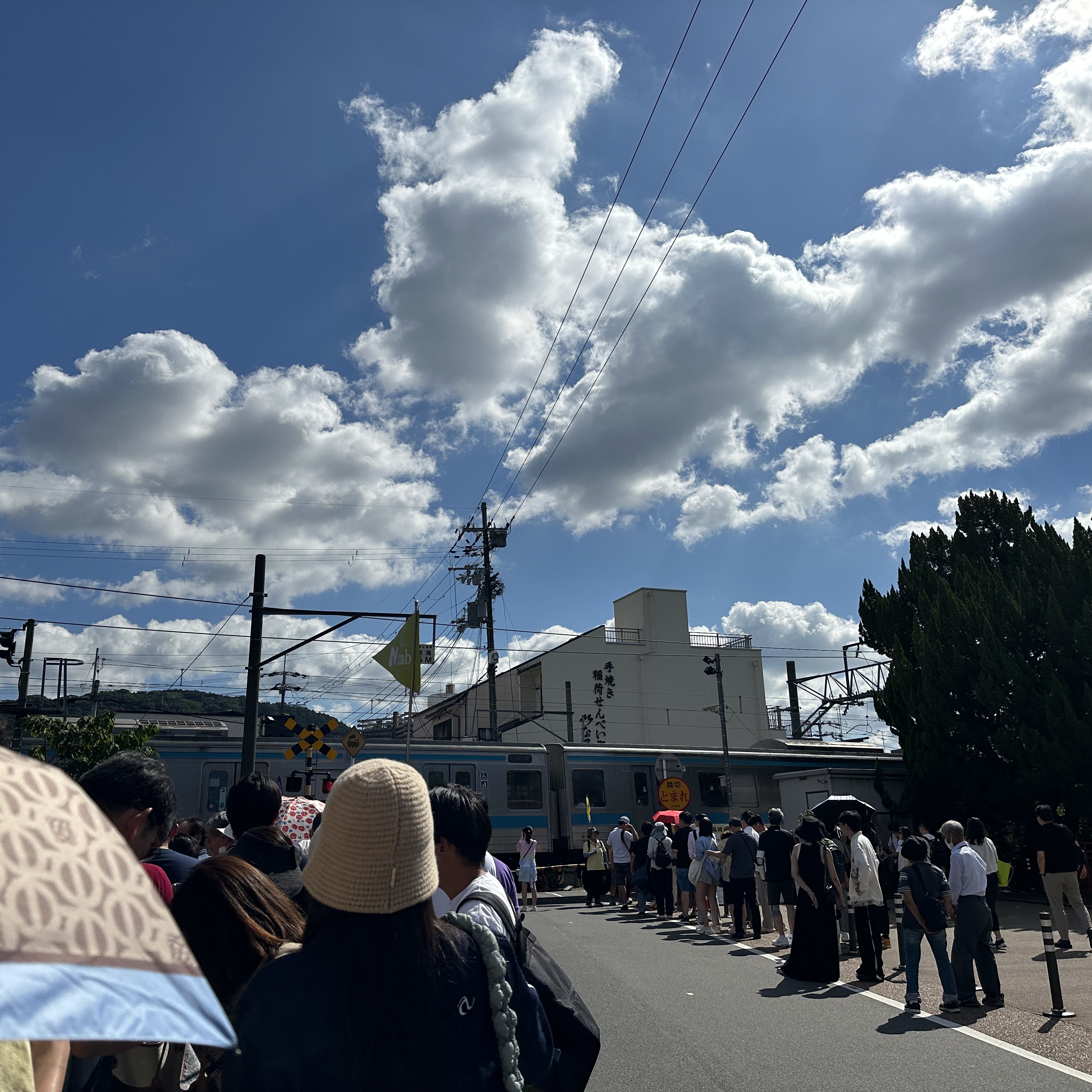 Supreme Shoulder Bag Black - 22FW, Paris Saint-Germain Emblem Print T-Shirt Sakura White 착용 스타일 - 1
