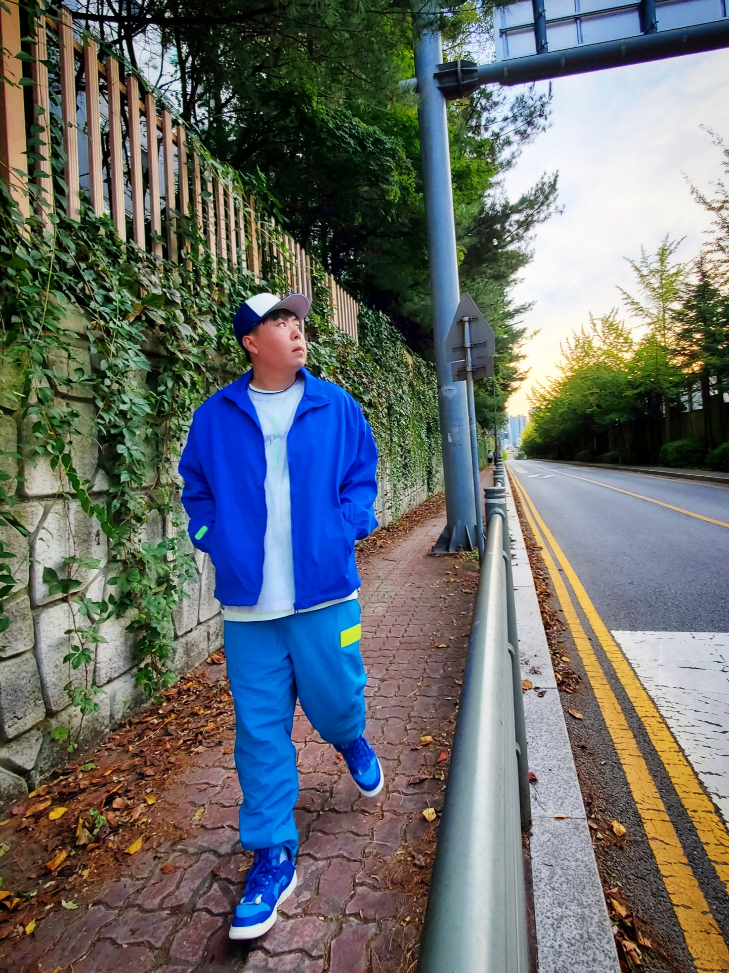 Nike Air Dunk Jumbo University Blue, Essentials x New Era Sized Cap Light Royal 착용 스타일