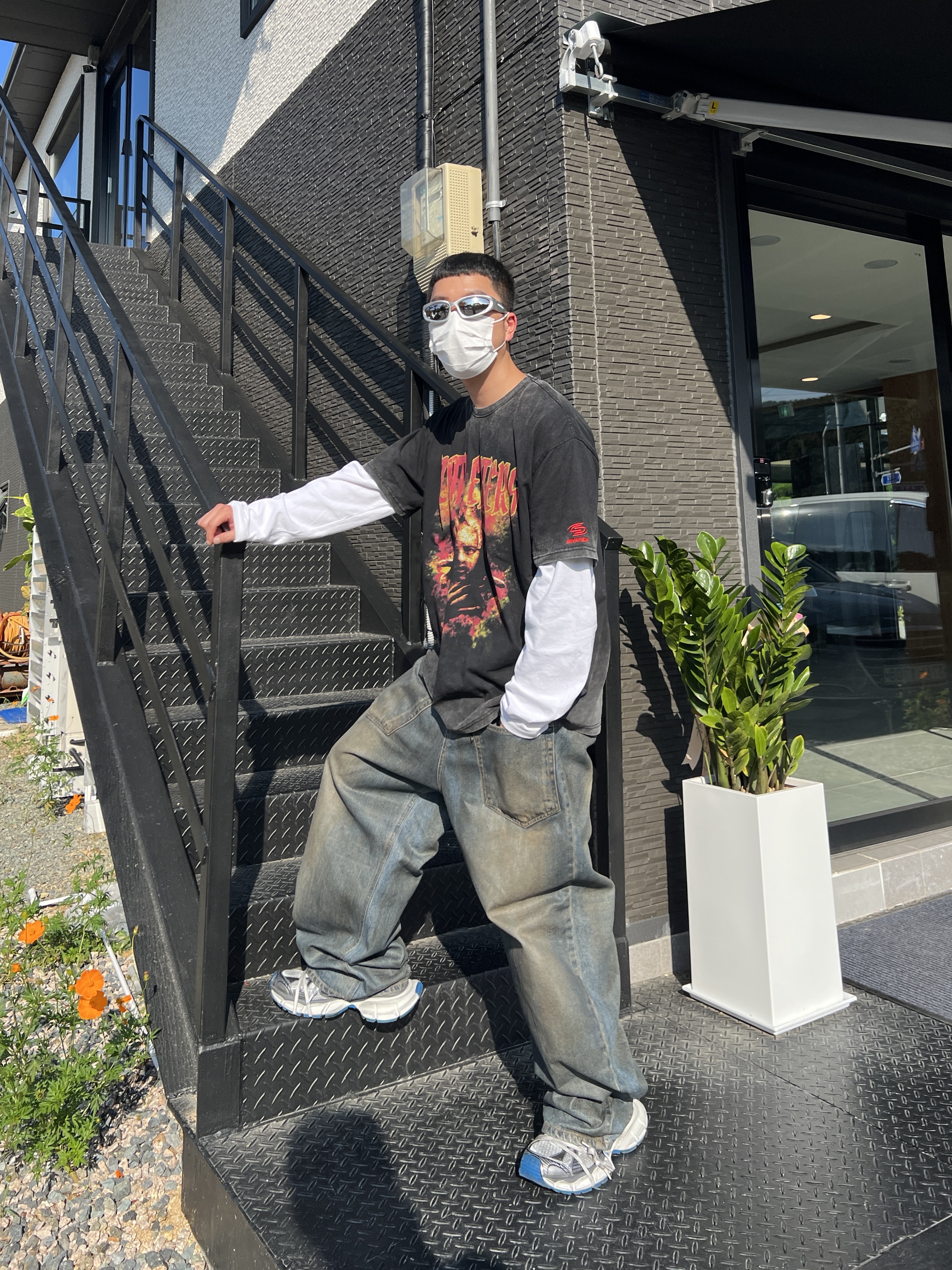 Balenciaga 3XL Sneakers Grey White Blue, Project G/R Coated Backward Denim Pants Blue 착용 스타일